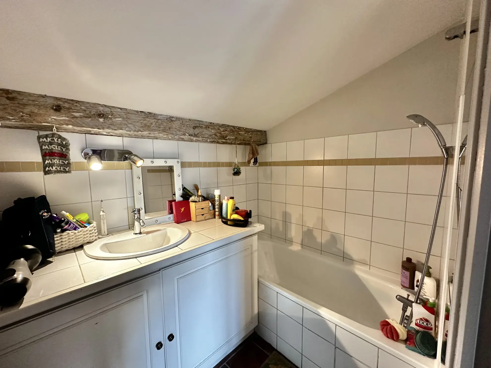 Charmant appartement duplex de 3 pièces à Carcassonne, proche commodités 