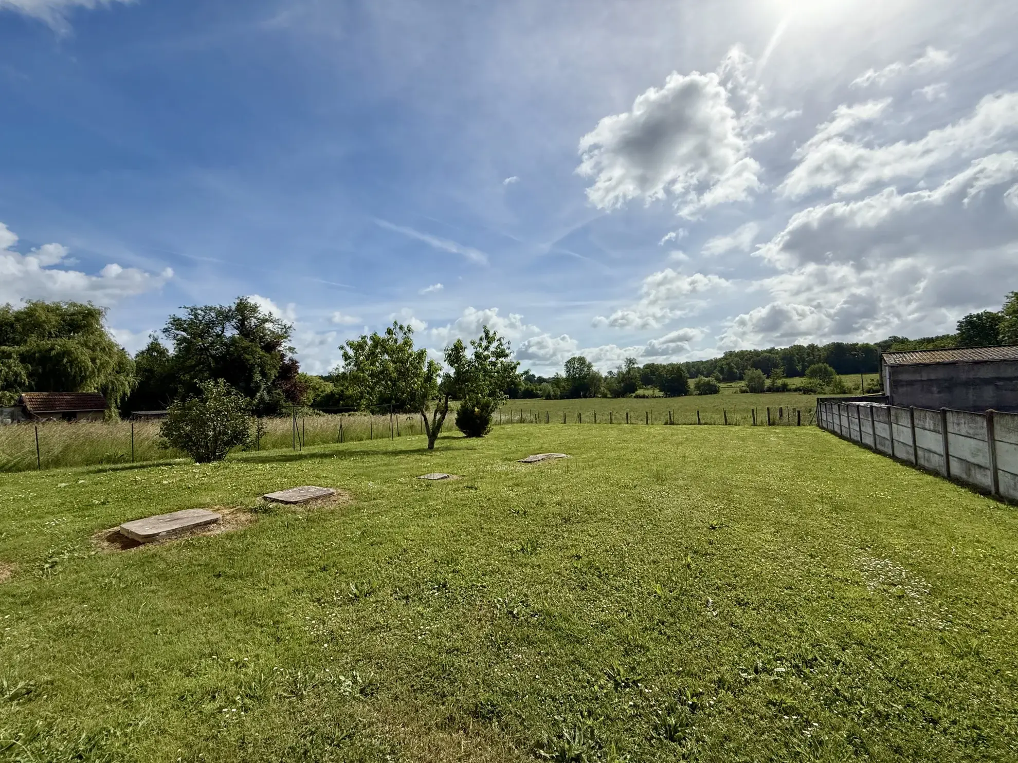 Maison de plain-pied à vendre à Rumilly-lès-Vaudes, 77 m² avec terrain de 1245 m² 