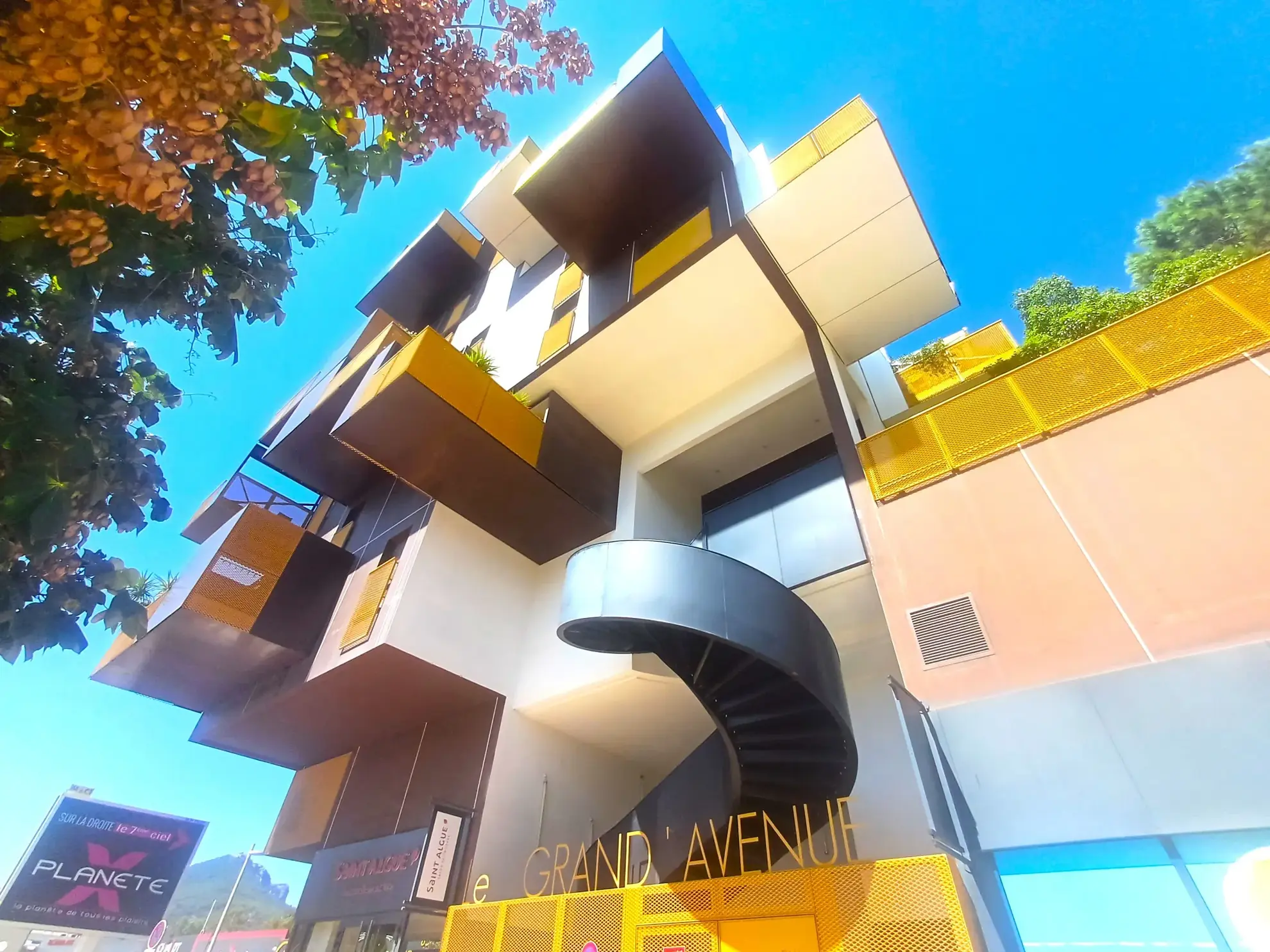 Appartement T3 avec Terrasse, Garage et Box Moto à La Valette du Var 