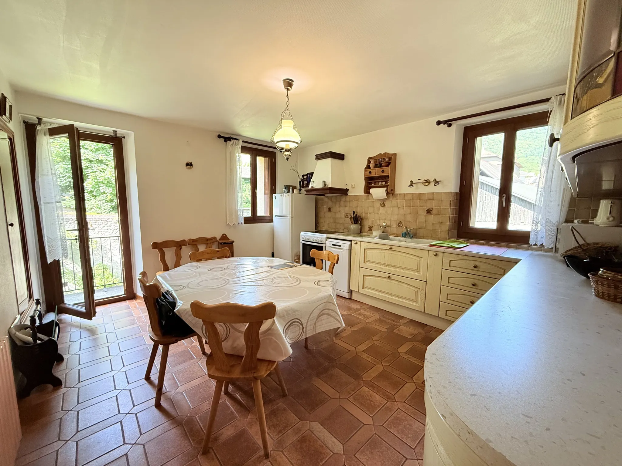 Maison à vendre à Saint-Jean-de-Maurienne avec jardin et fort potentiel 
