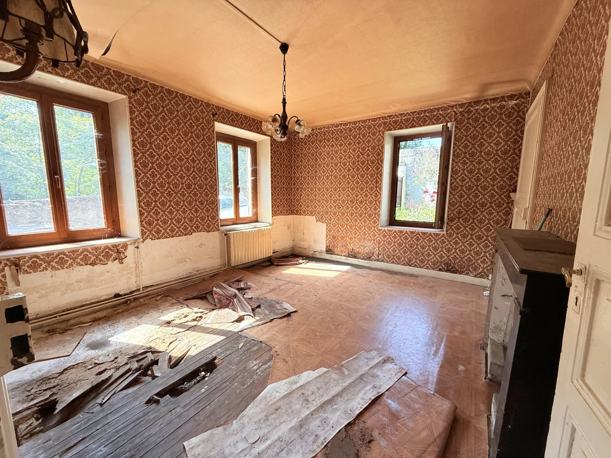 Maison à vendre à Saint-Jean-de-Maurienne avec jardin et fort potentiel 