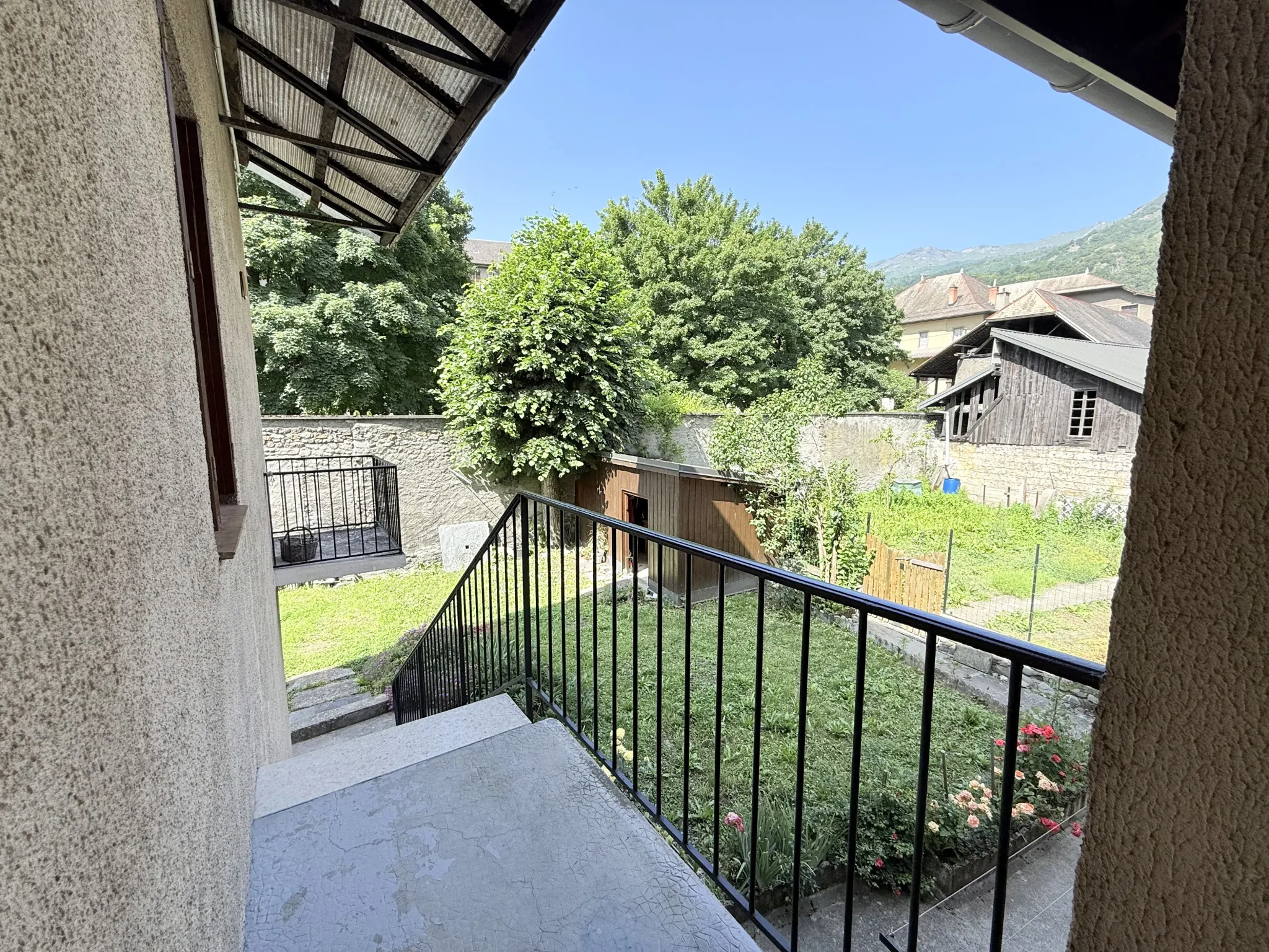Maison à vendre à Saint-Jean-de-Maurienne avec jardin et fort potentiel 