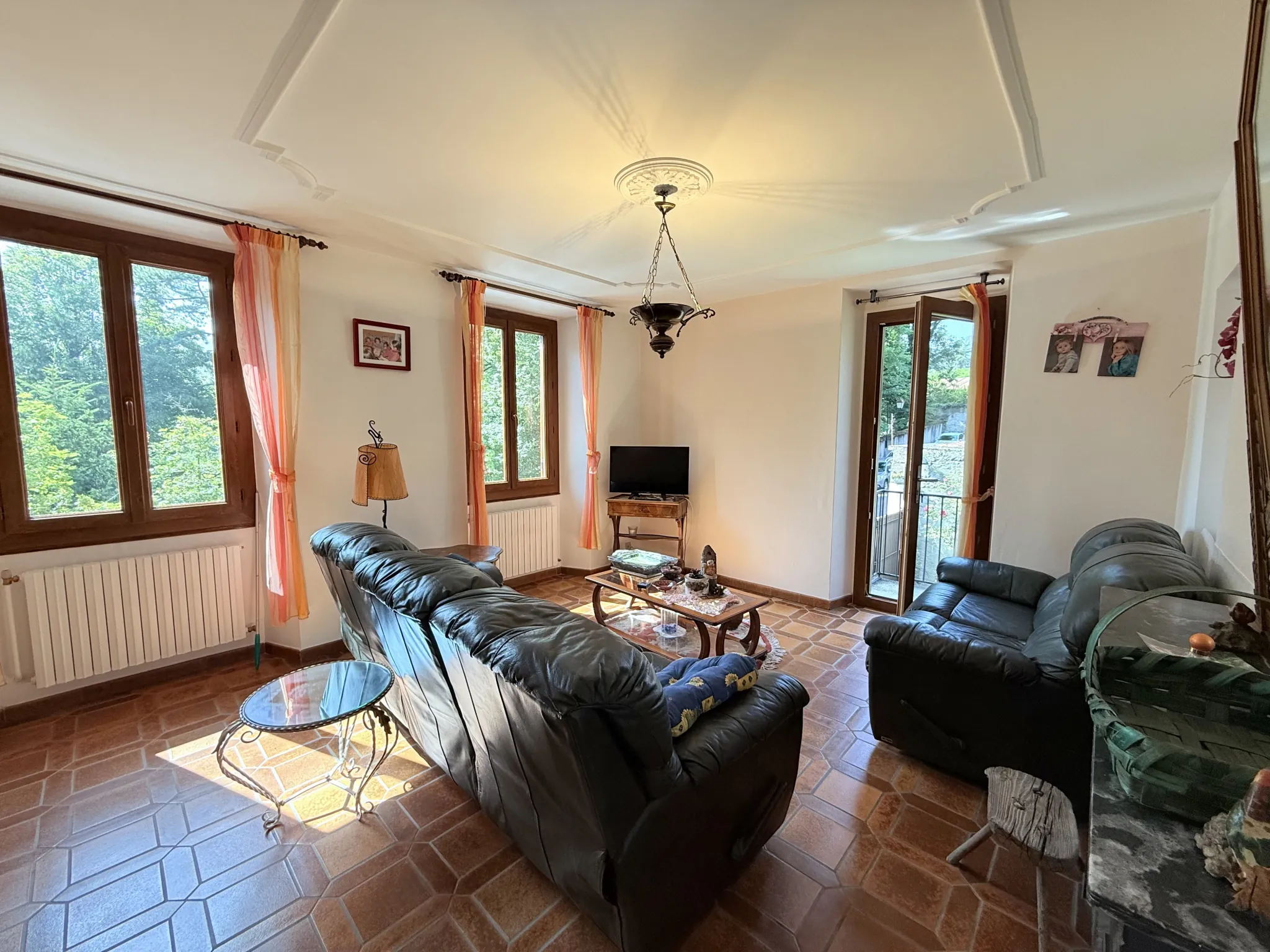 Maison à vendre à Saint-Jean-de-Maurienne avec jardin et fort potentiel 