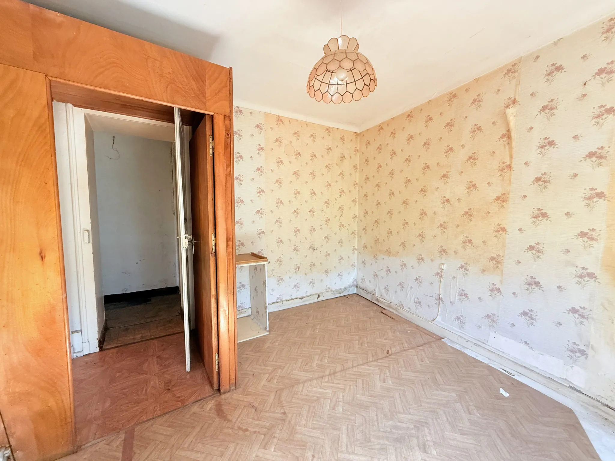 Maison à vendre à Saint-Jean-de-Maurienne avec jardin et fort potentiel 