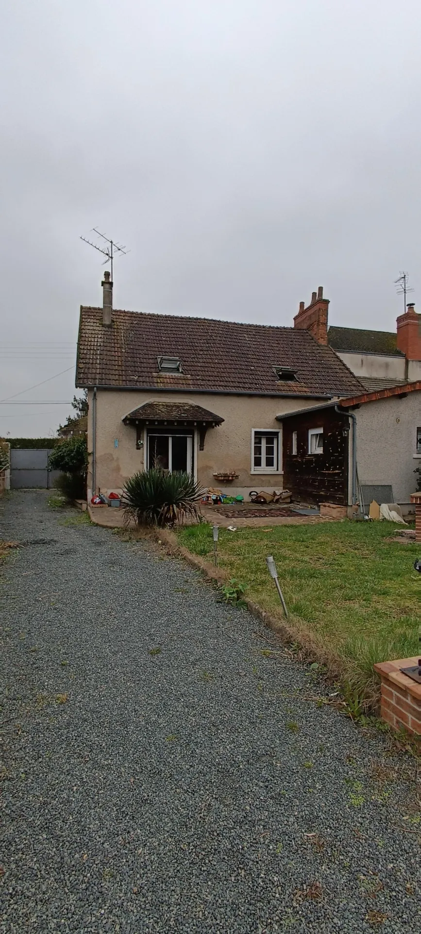 Grande maison familiale à Vierzon avec jardin et terrasse - parfait pour investissement 