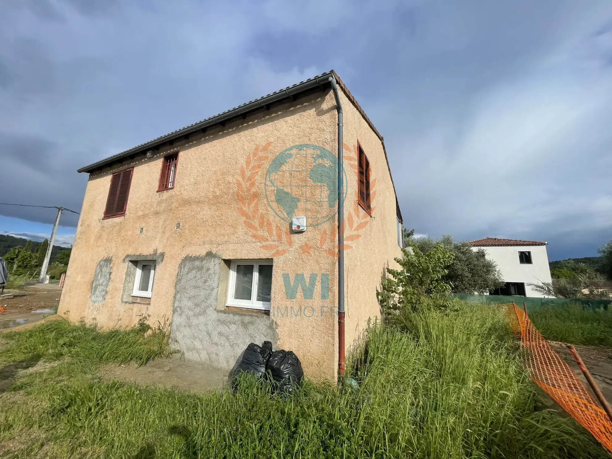 Villa indépendante à rénover à Figanères dans le Var – Opportunité d'investissement 