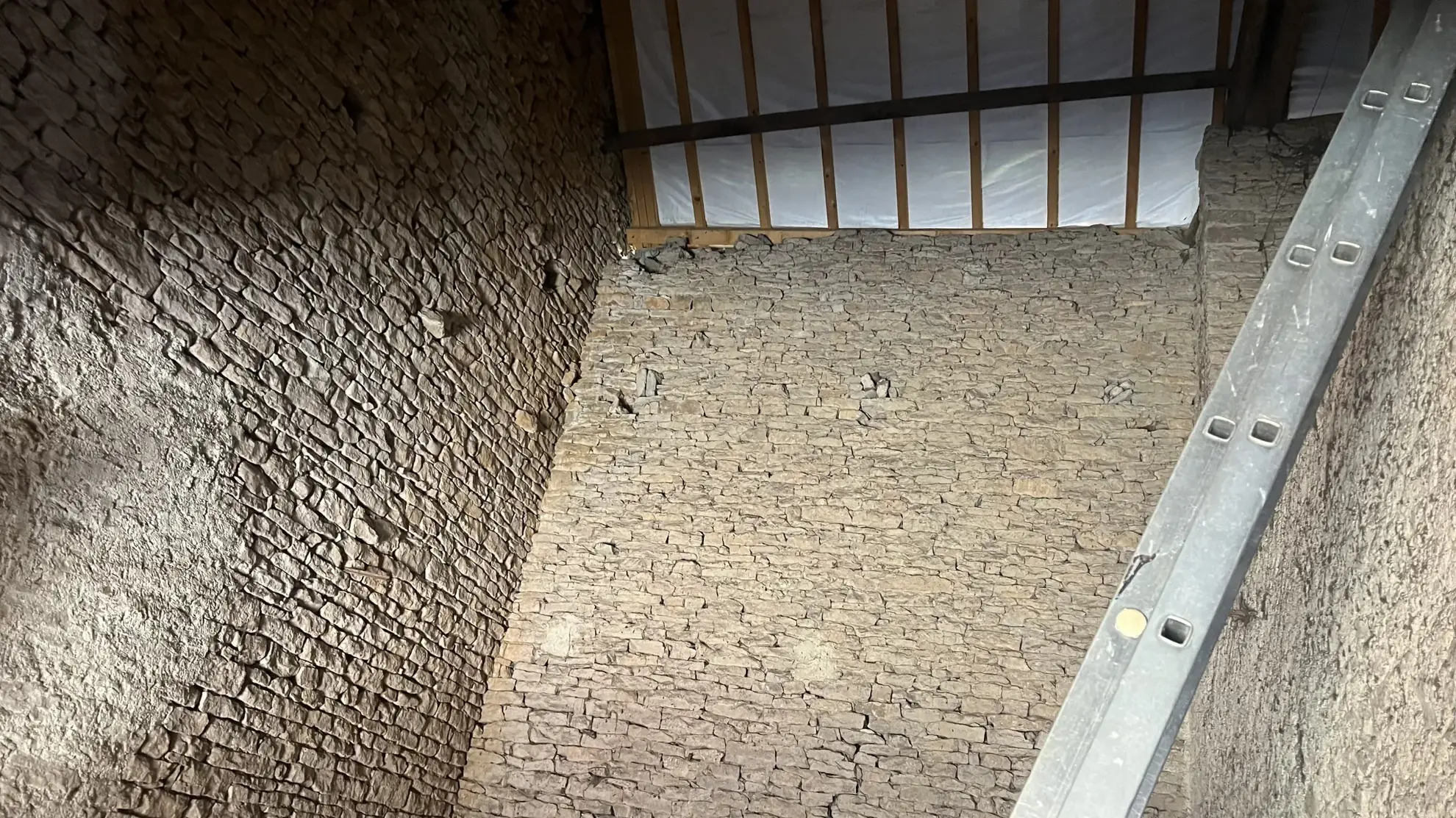 Maison en pierre à Pagney avec jardin et grange | Immobilier calme 