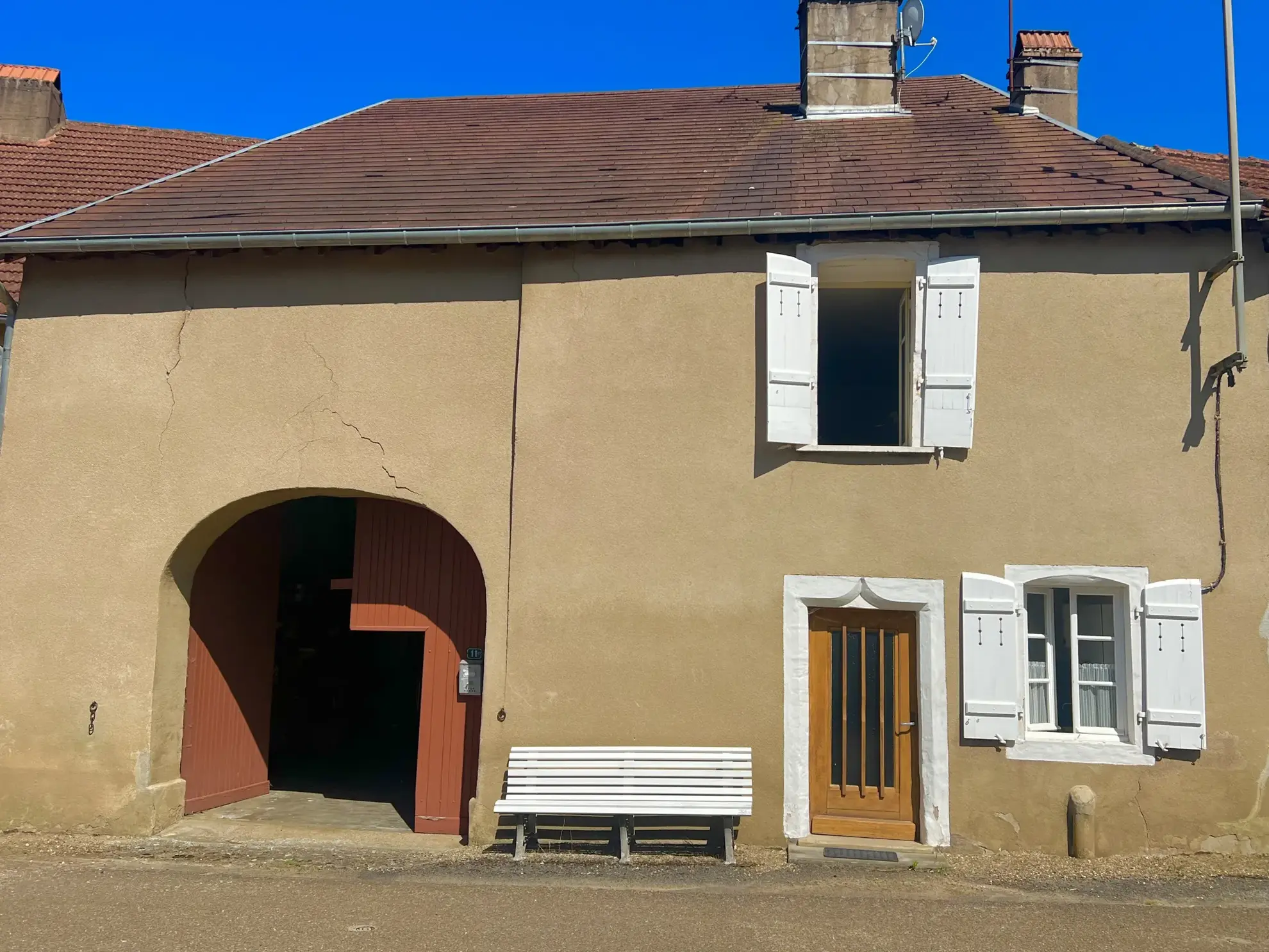 Maison en pierre à Pagney avec jardin et grange | Immobilier calme