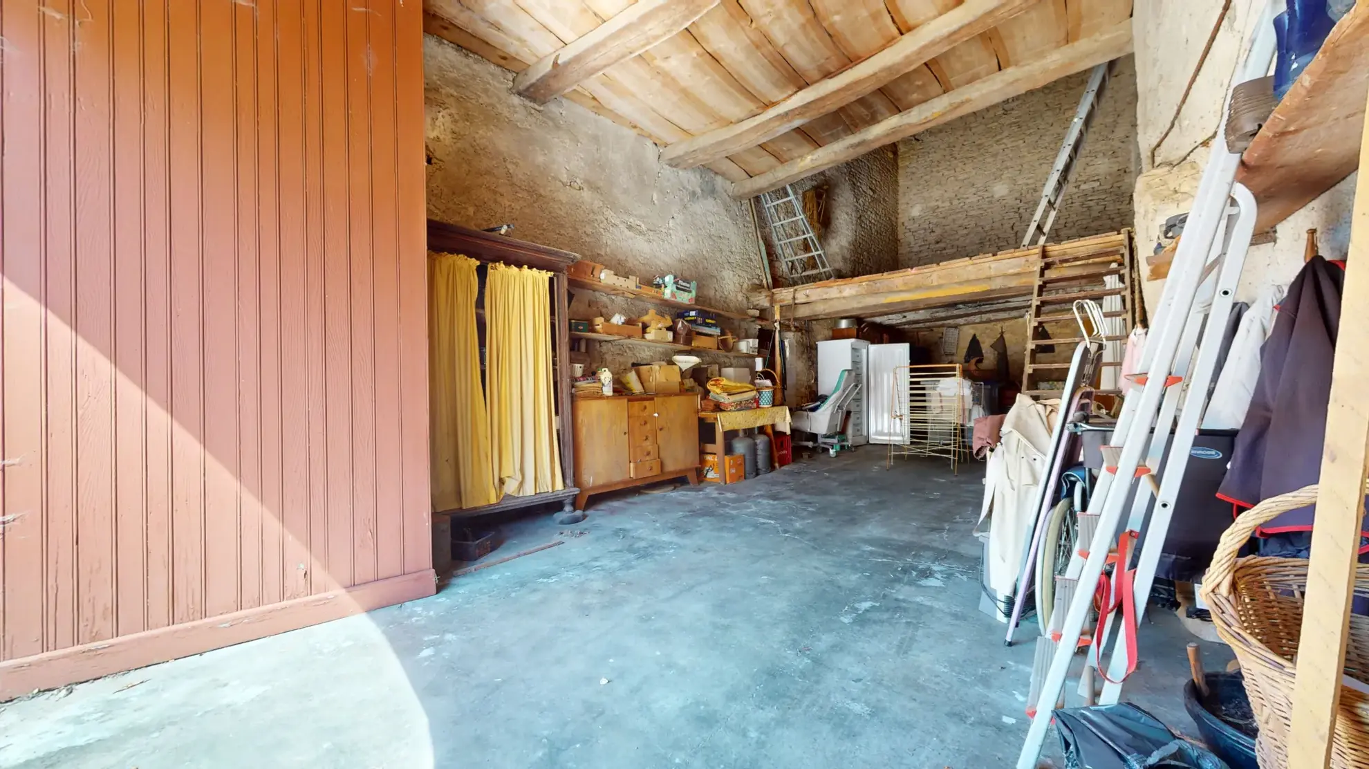 Maison en pierre à Pagney avec jardin et grange | Immobilier calme 