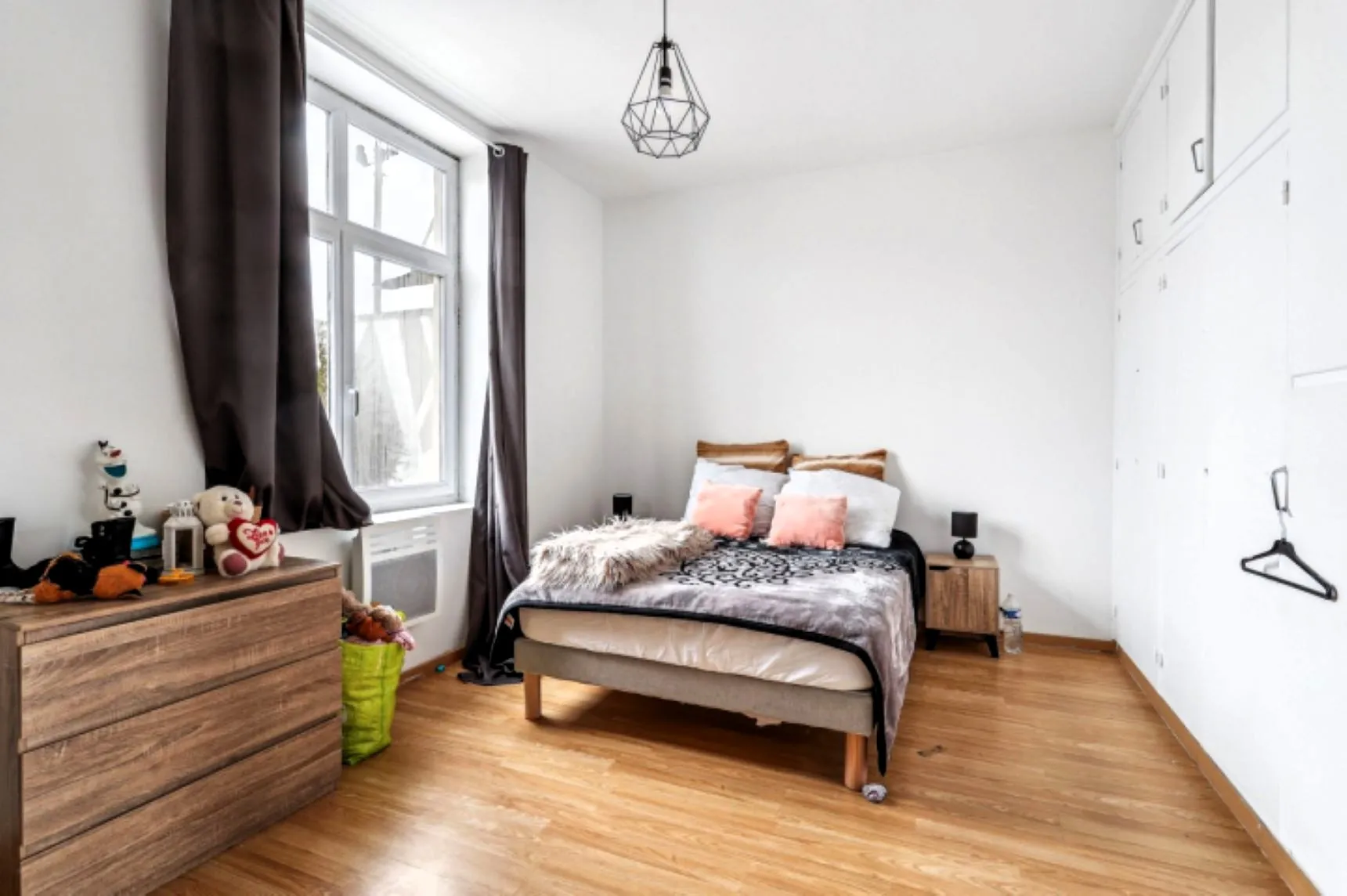 Maison à vendre à Roubaix avec 5 chambres, jardin et garage - Opportunité à saisir 