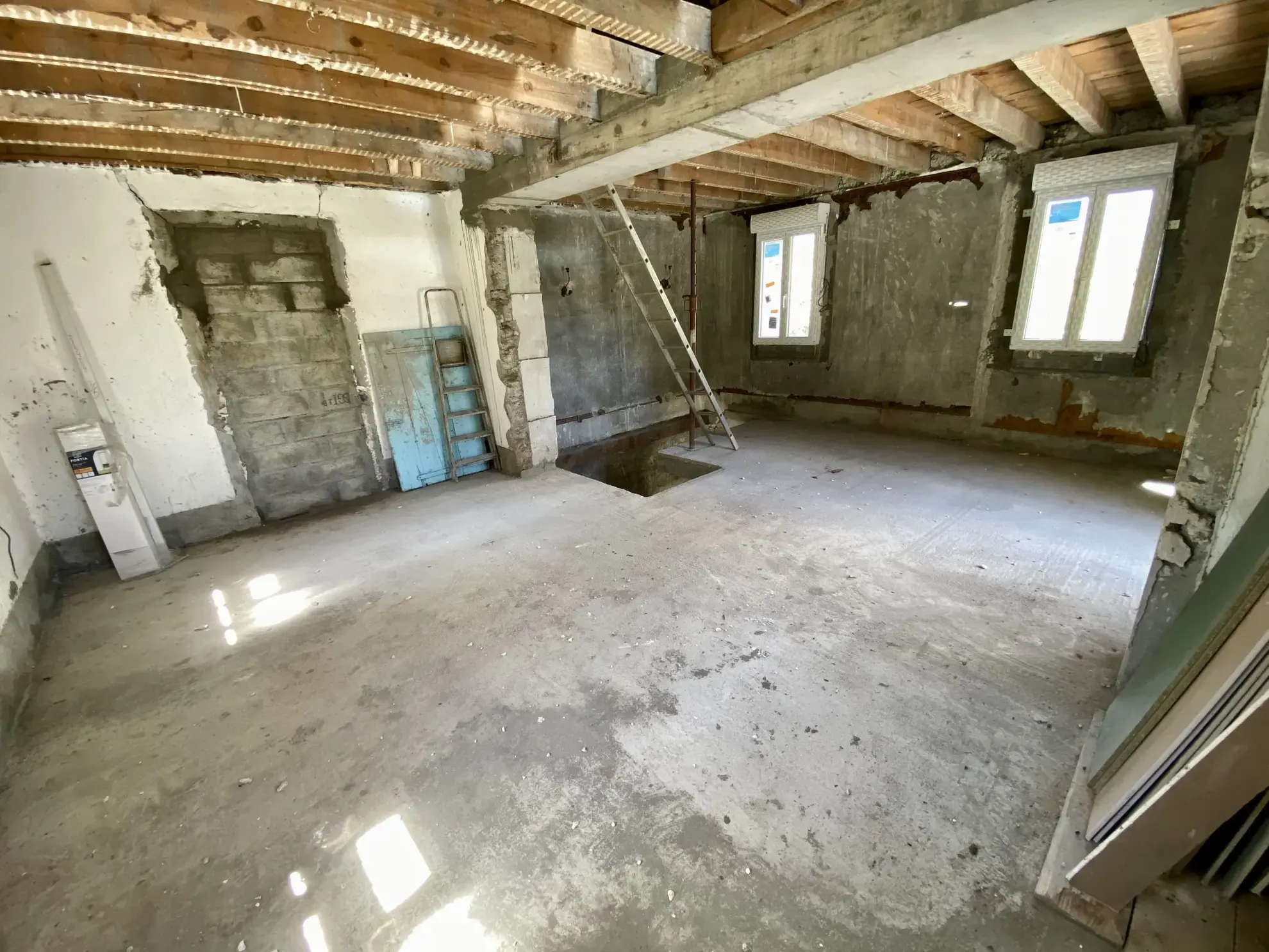 À vendre maison en cours de rénovation à Saint-Jean-de-Maurienne 