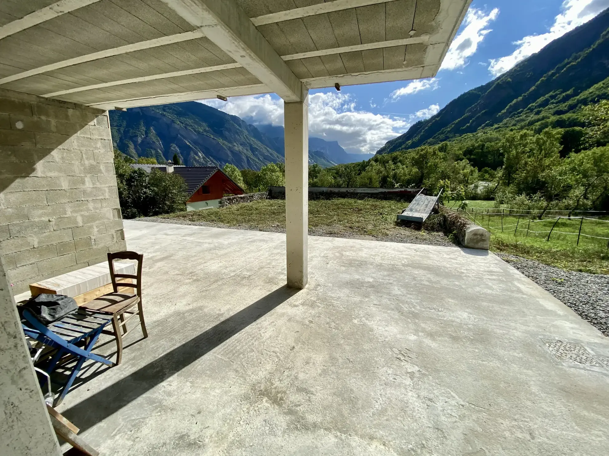 À vendre maison en cours de rénovation à Saint-Jean-de-Maurienne 