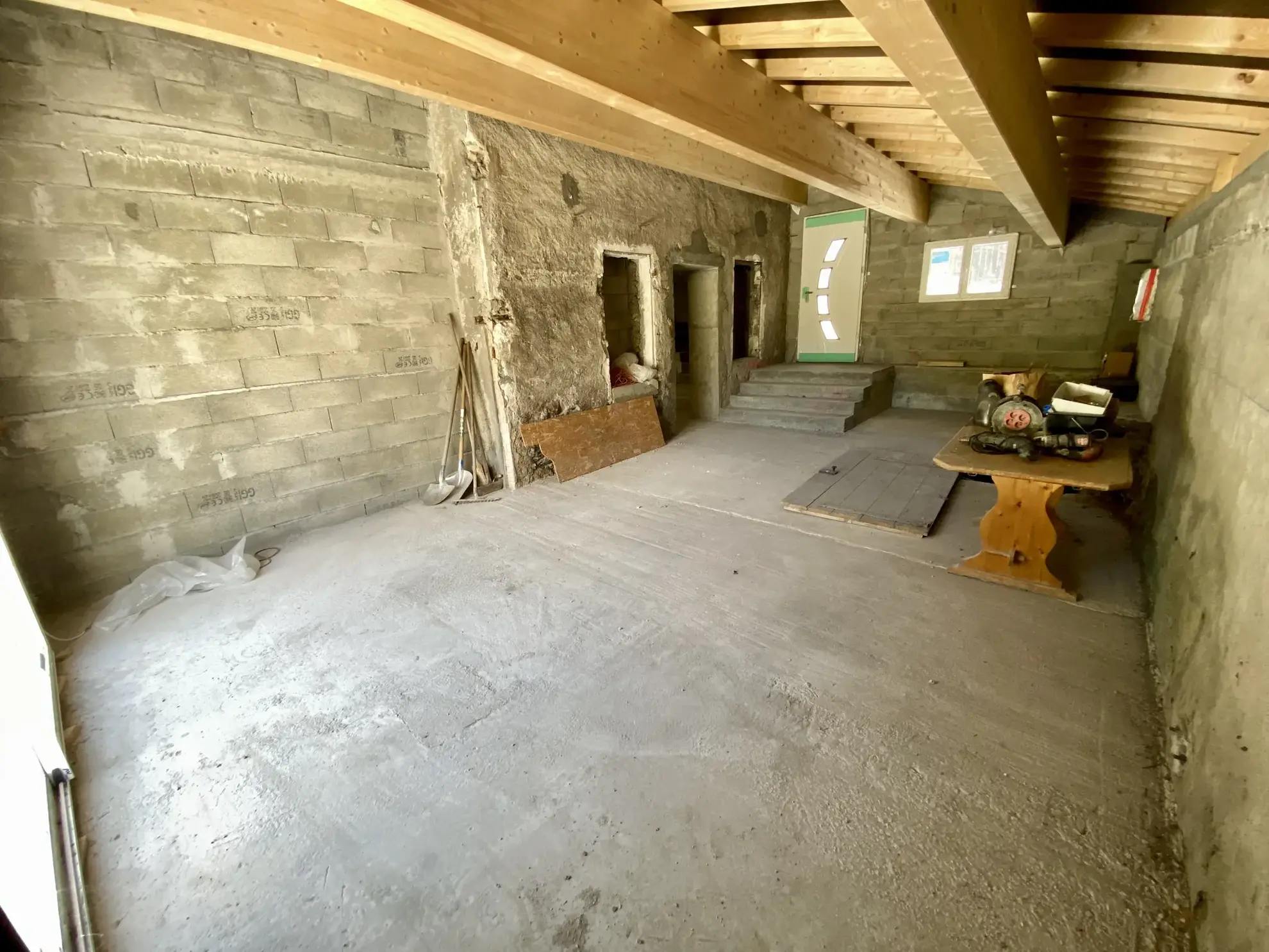 À vendre maison en cours de rénovation à Saint-Jean-de-Maurienne 