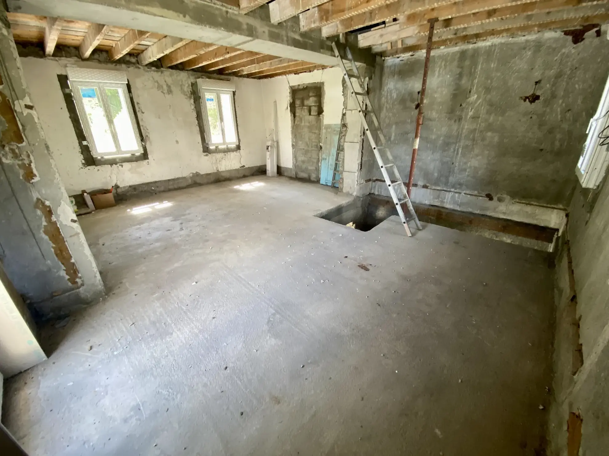 À vendre maison en cours de rénovation à Saint-Jean-de-Maurienne 