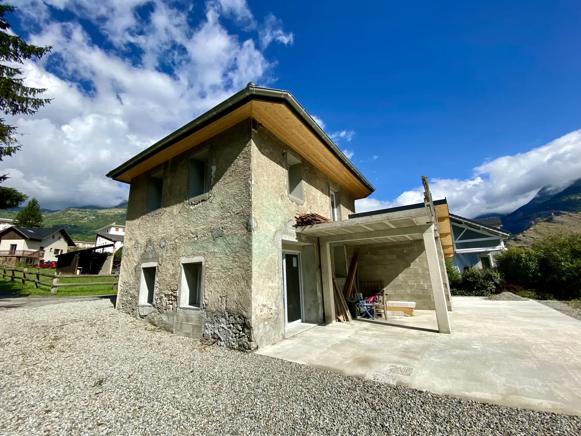 À vendre maison en cours de rénovation à Saint-Jean-de-Maurienne 