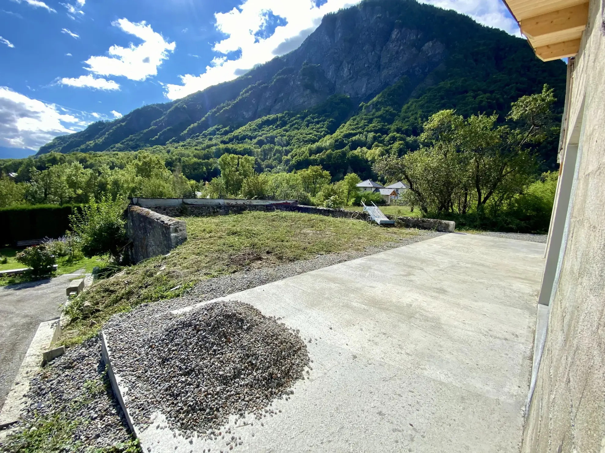 À vendre maison en cours de rénovation à Saint-Jean-de-Maurienne 