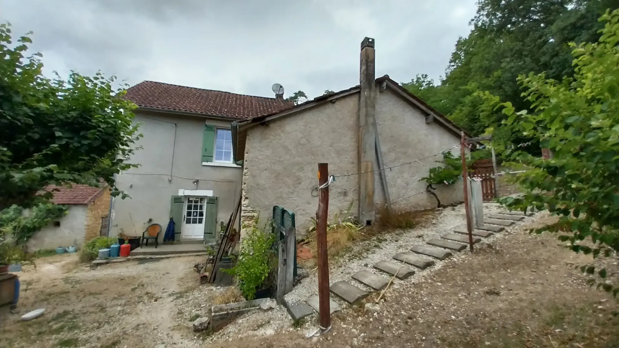 Maison à vendre de 2 hectares avec dépendances près de Périgueux 