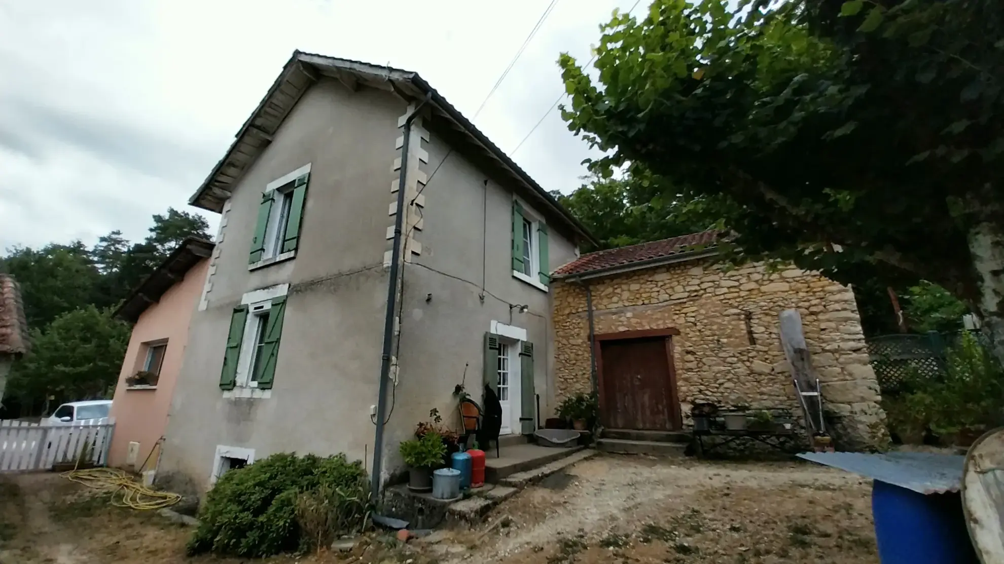Maison à vendre de 2 hectares avec dépendances près de Périgueux 