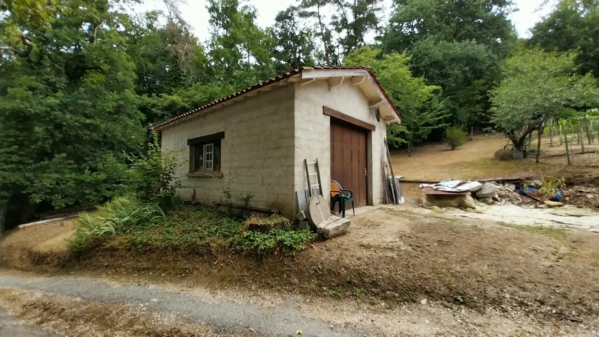 Maison à vendre de 2 hectares avec dépendances près de Périgueux 