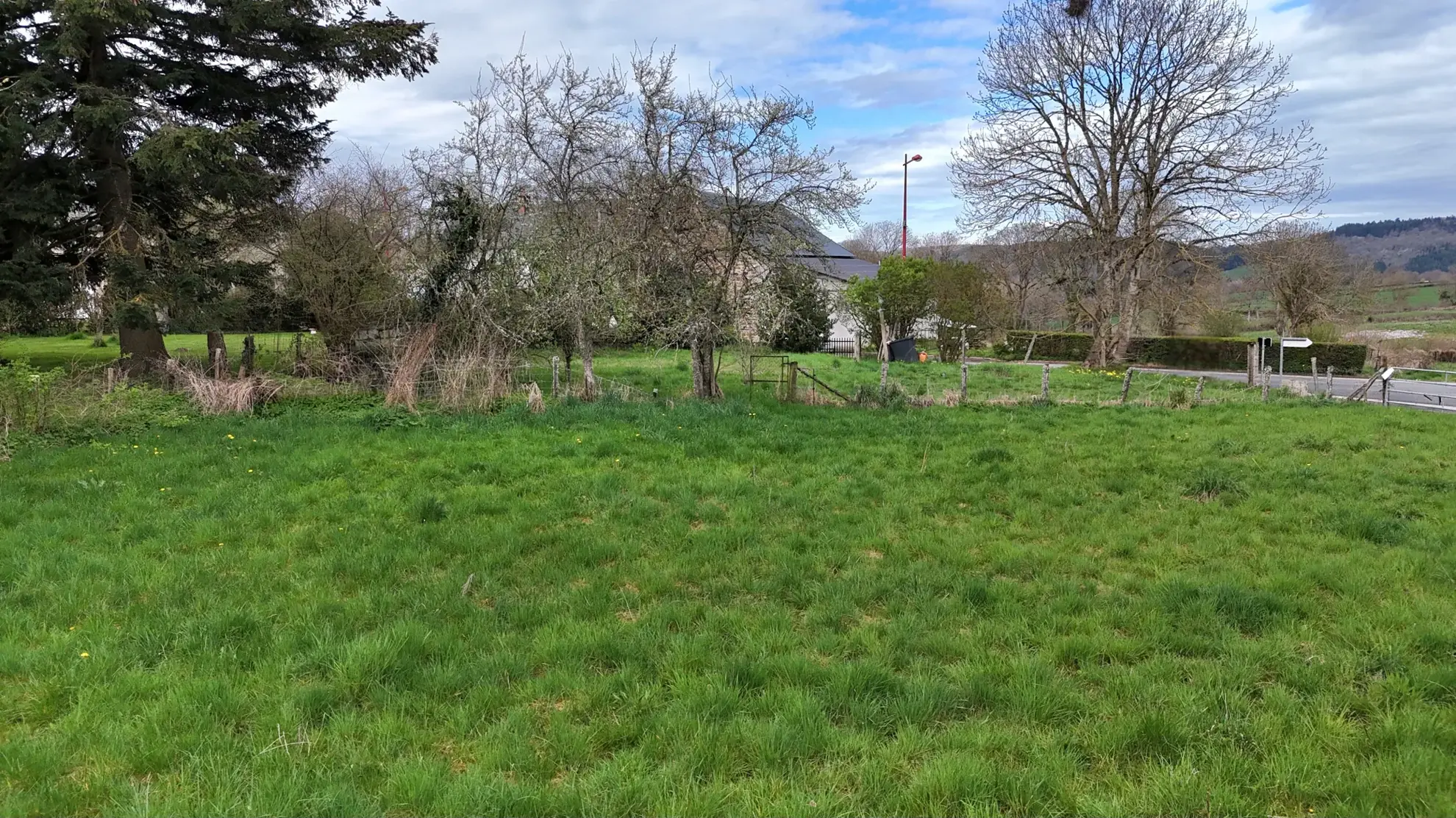 Terrain constructible de 1020 m² à Teilhet en Combrailles 