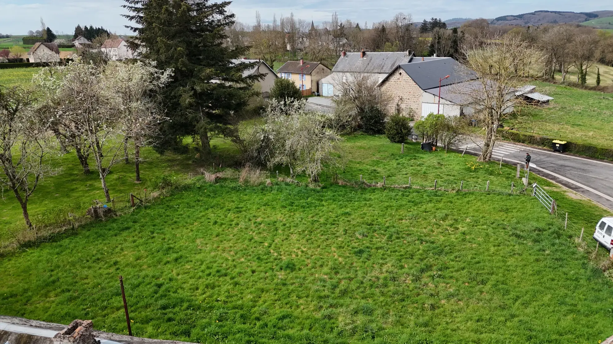 Terrain constructible de 1020 m² à Teilhet en Combrailles 