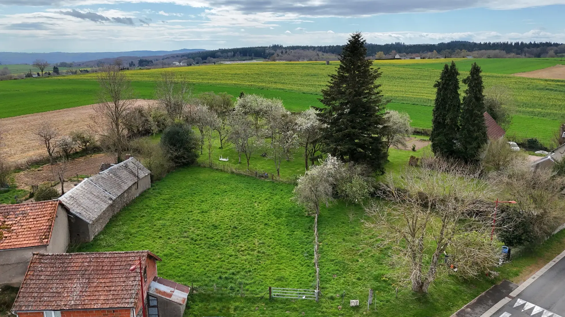 Terrain constructible de 1020 m² à Teilhet en Combrailles
