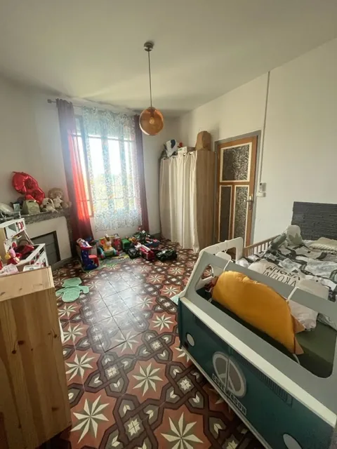 Belle maison en pierres à Varetz avec jardin, garage et 5 chambres 