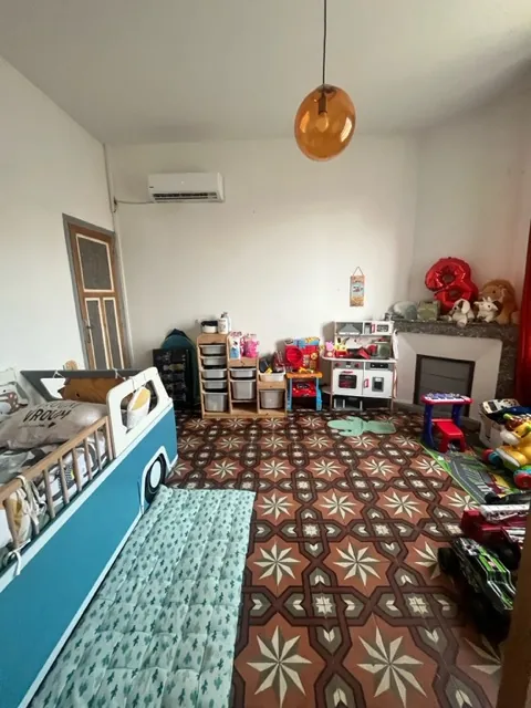 Belle maison en pierres à Varetz avec jardin, garage et 5 chambres 