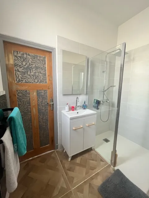 Belle maison en pierres à Varetz avec jardin, garage et 5 chambres 