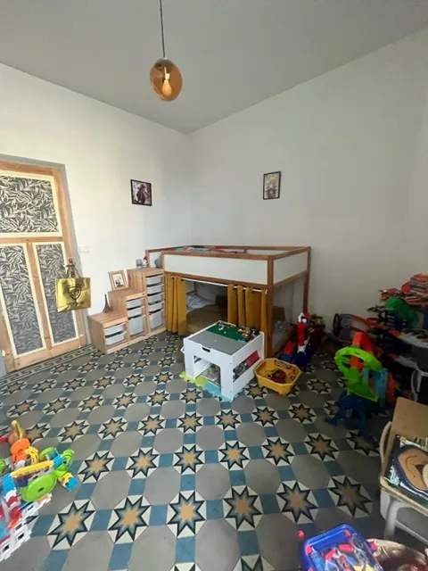 Belle maison en pierres à Varetz avec jardin, garage et 5 chambres 