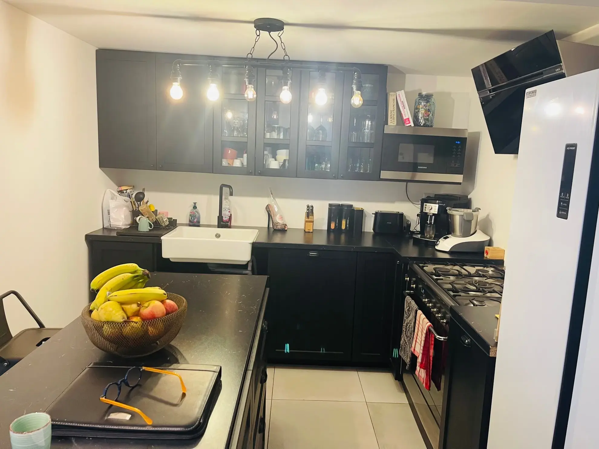 Belle maison en pierres à Varetz avec jardin, garage et 5 chambres 