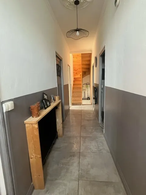 Belle maison en pierres à Varetz avec jardin, garage et 5 chambres 