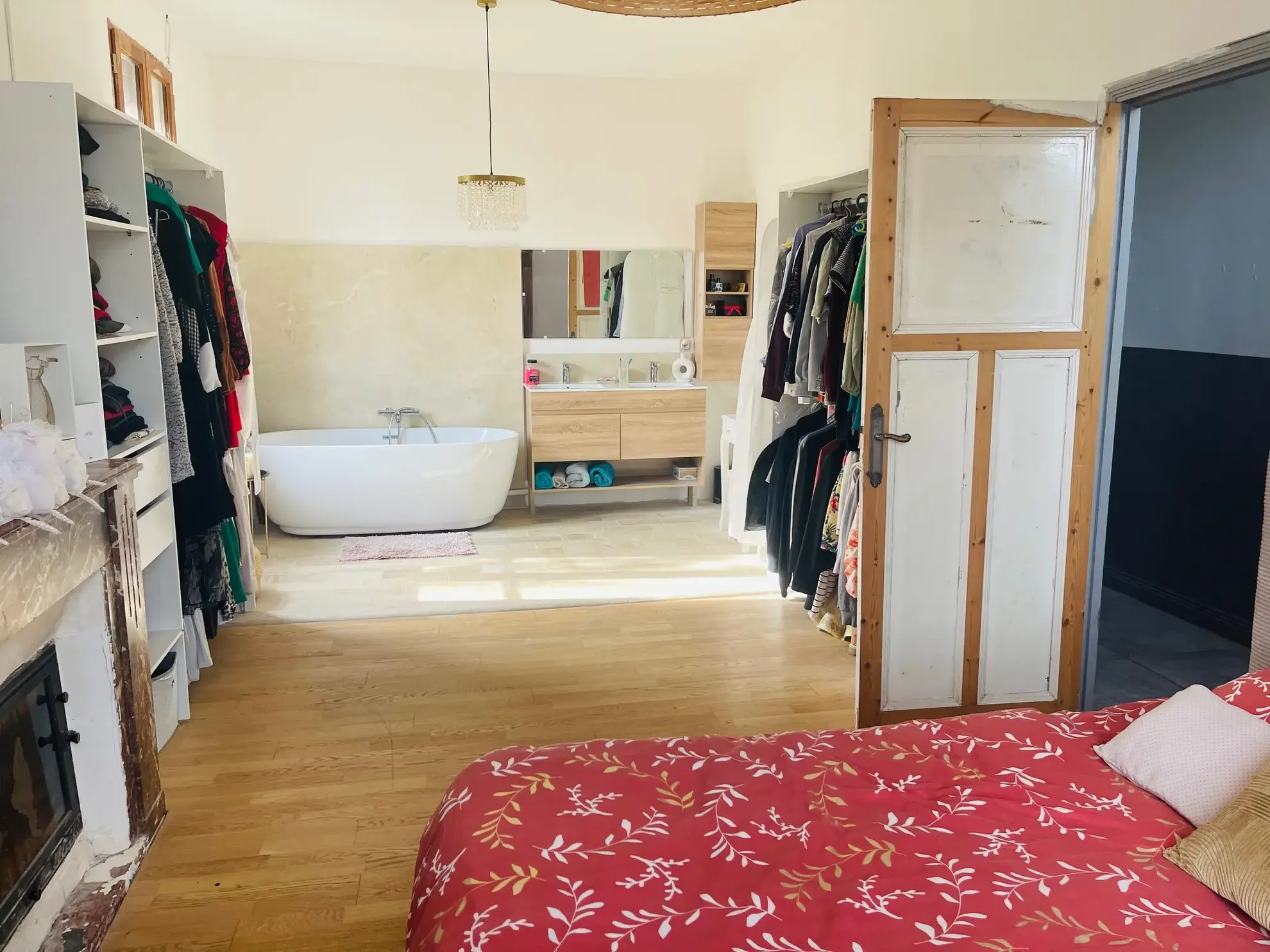 Belle maison en pierres à Varetz avec jardin, garage et 5 chambres 