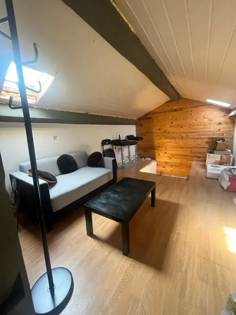 Belle maison en pierres à Varetz avec jardin, garage et 5 chambres 