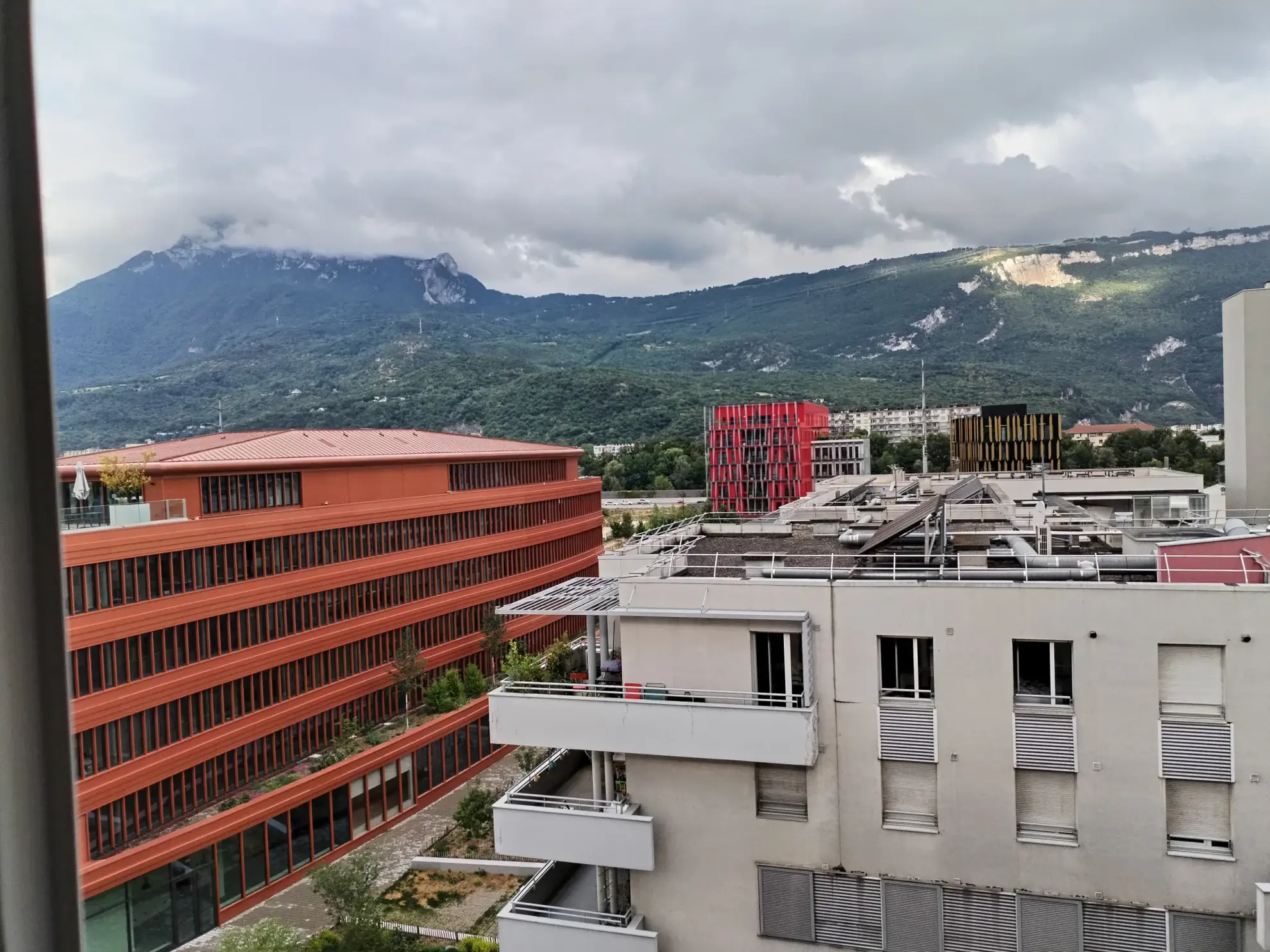 Appartement T2 à Grenoble avec parking, proche transports et écoles