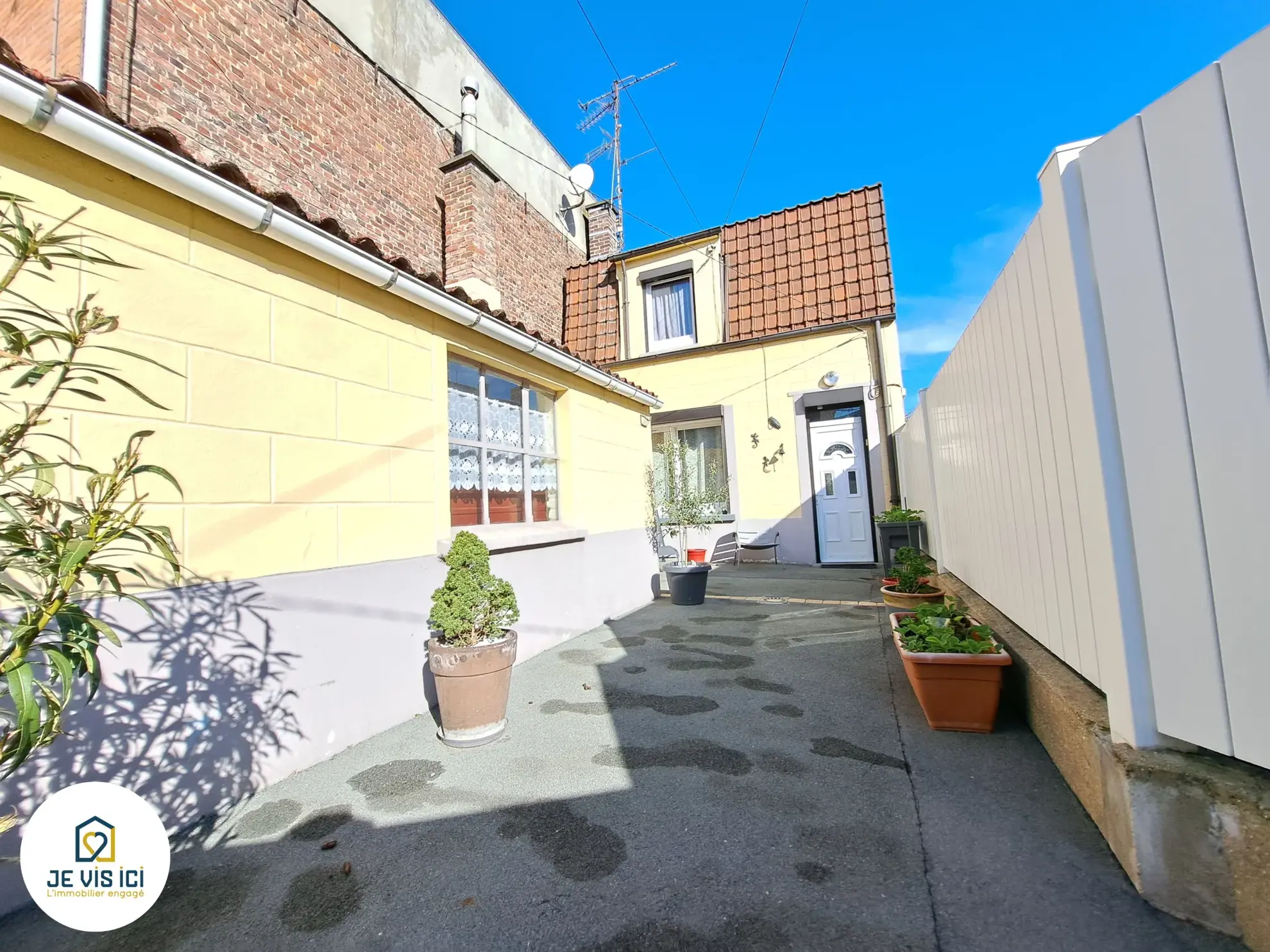 Maison de ville à vendre à Lens proche gare, stade et commodités 