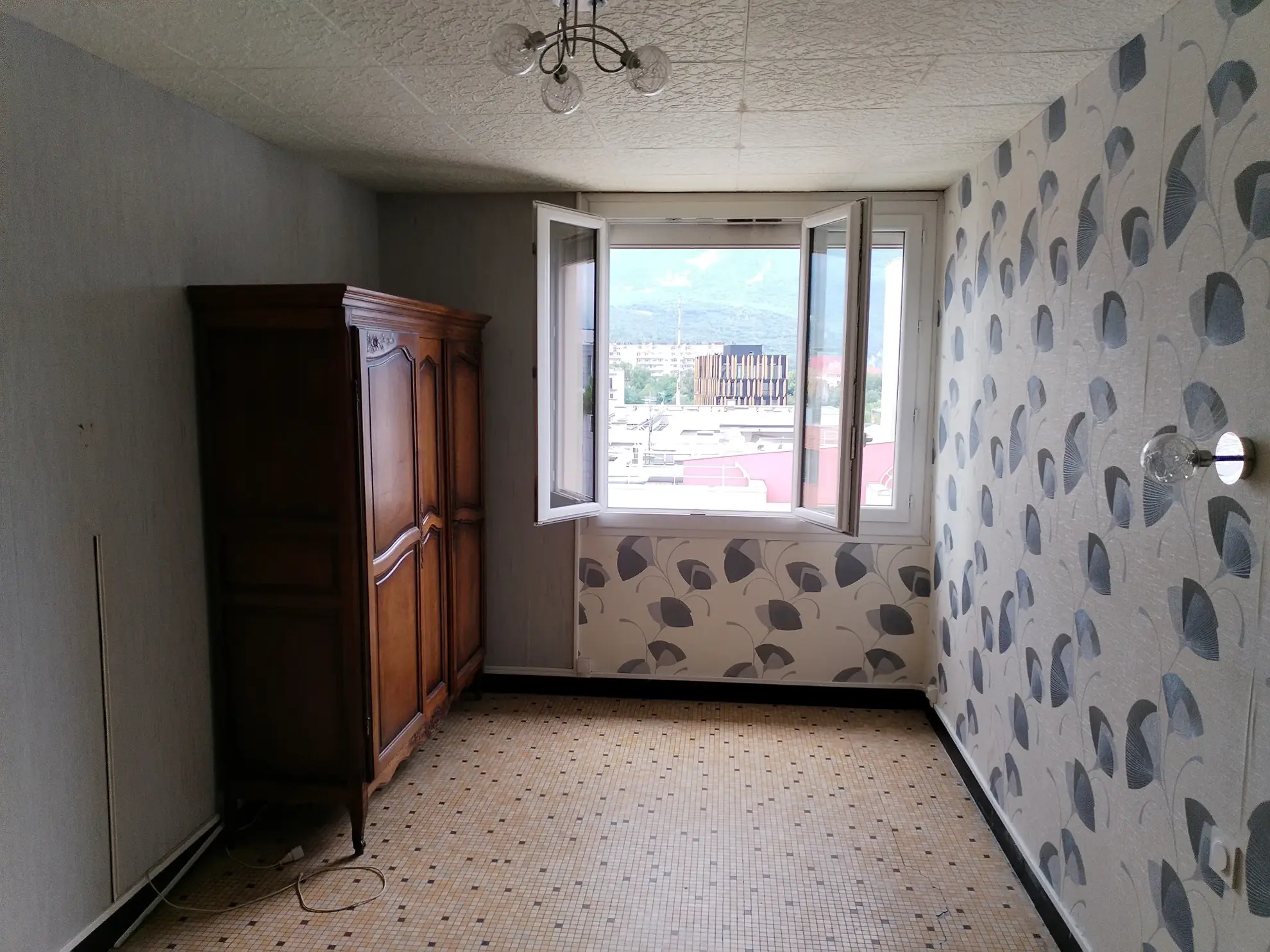 Appartement T2 à Grenoble avec parking, proche transports et écoles 