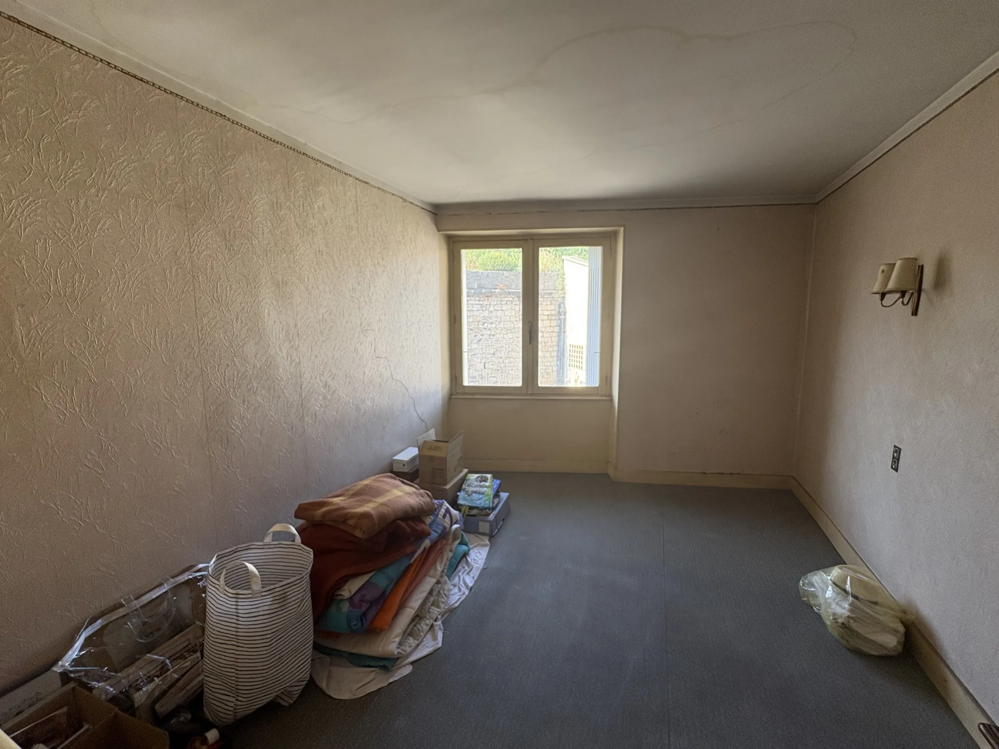 Maison à Saint Affrique avec garages et fort potentiel, centre-ville 