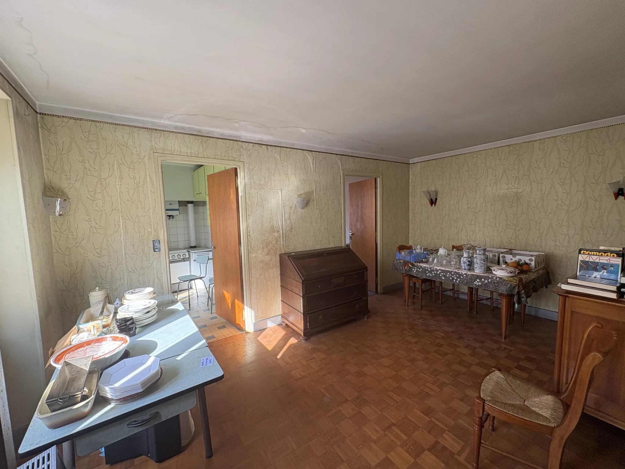 Maison à Saint Affrique avec garages et fort potentiel, centre-ville 