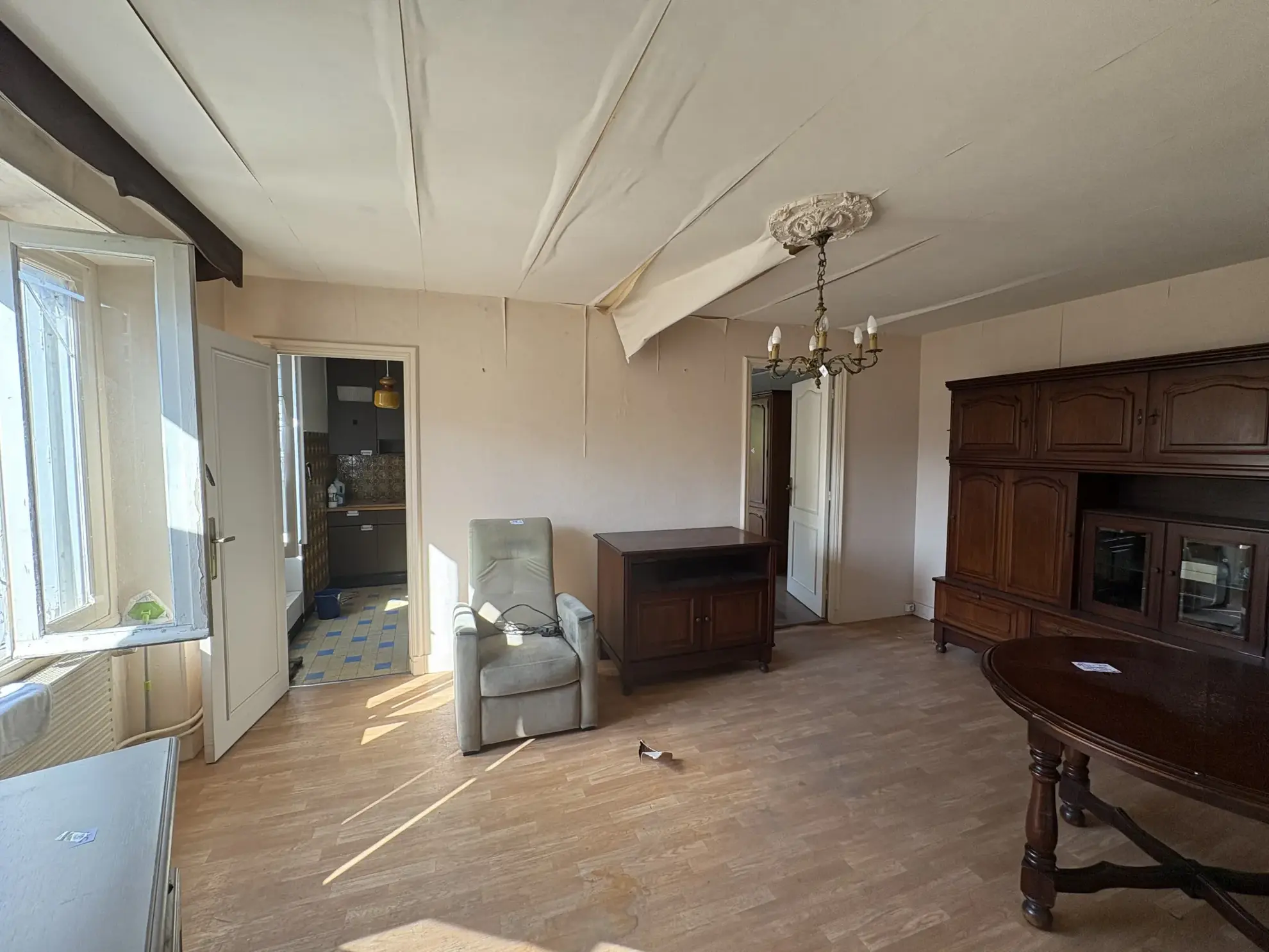 Maison à Saint Affrique avec garages et fort potentiel, centre-ville