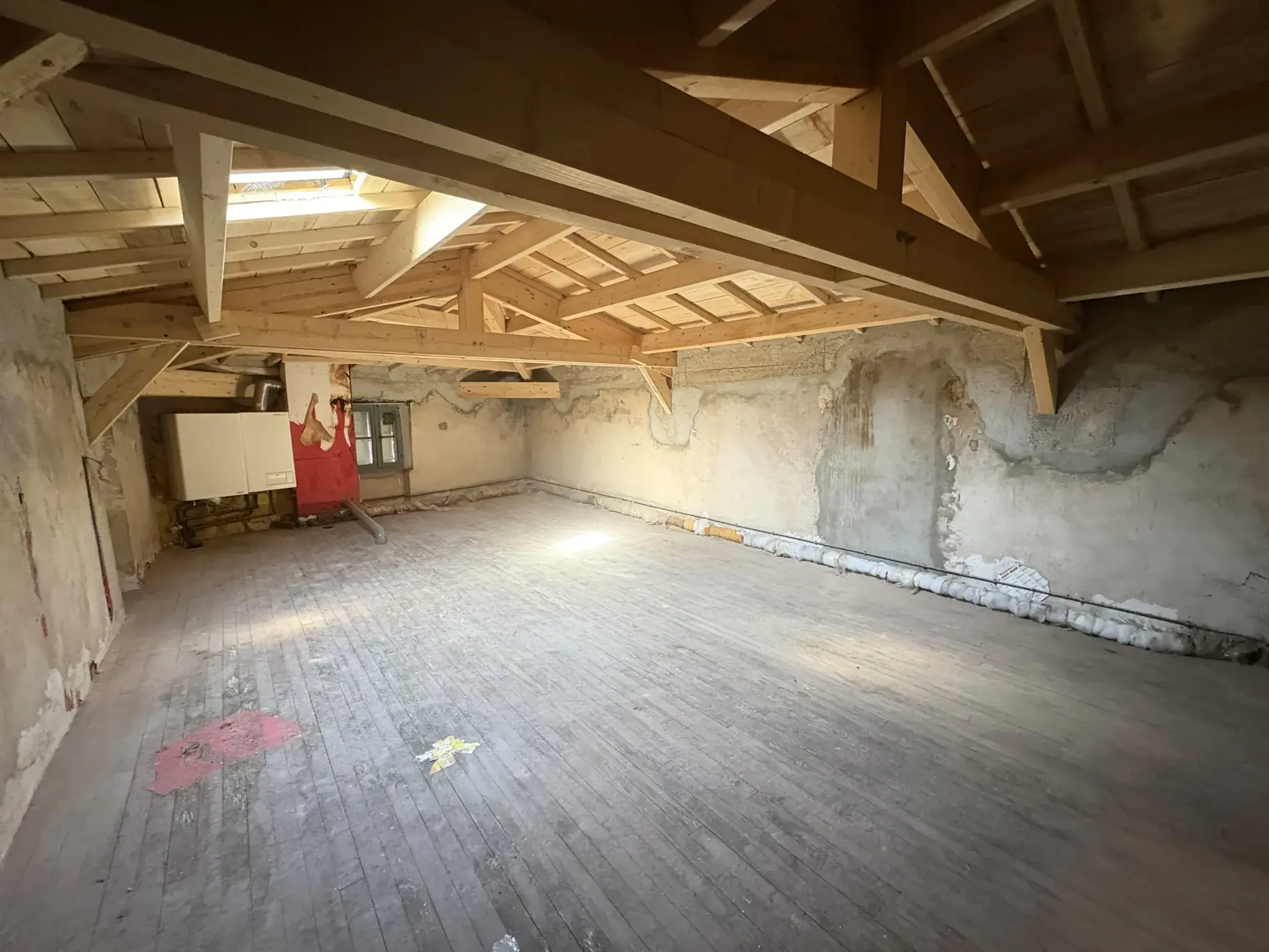 Maison à Saint Affrique avec garages et fort potentiel, centre-ville 