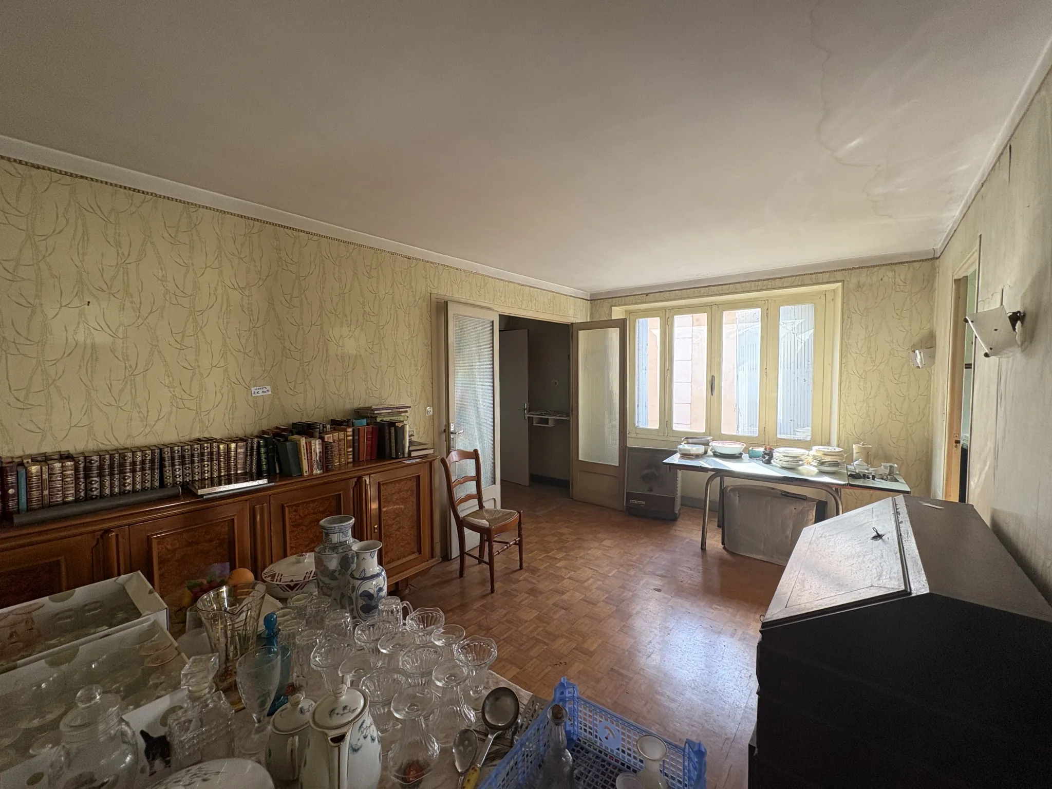 Maison à Saint Affrique avec garages et fort potentiel, centre-ville 