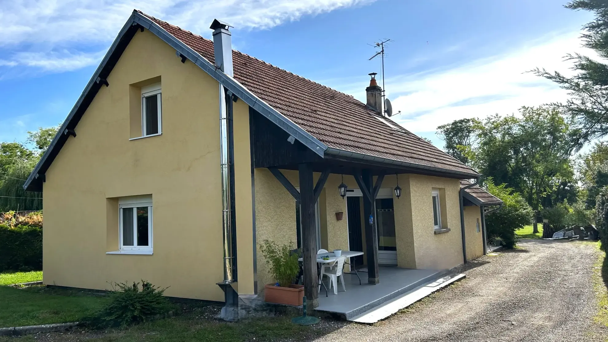 Belle maison de 130m² avec piscine et grand jardin à Bard-les-Pesmes
