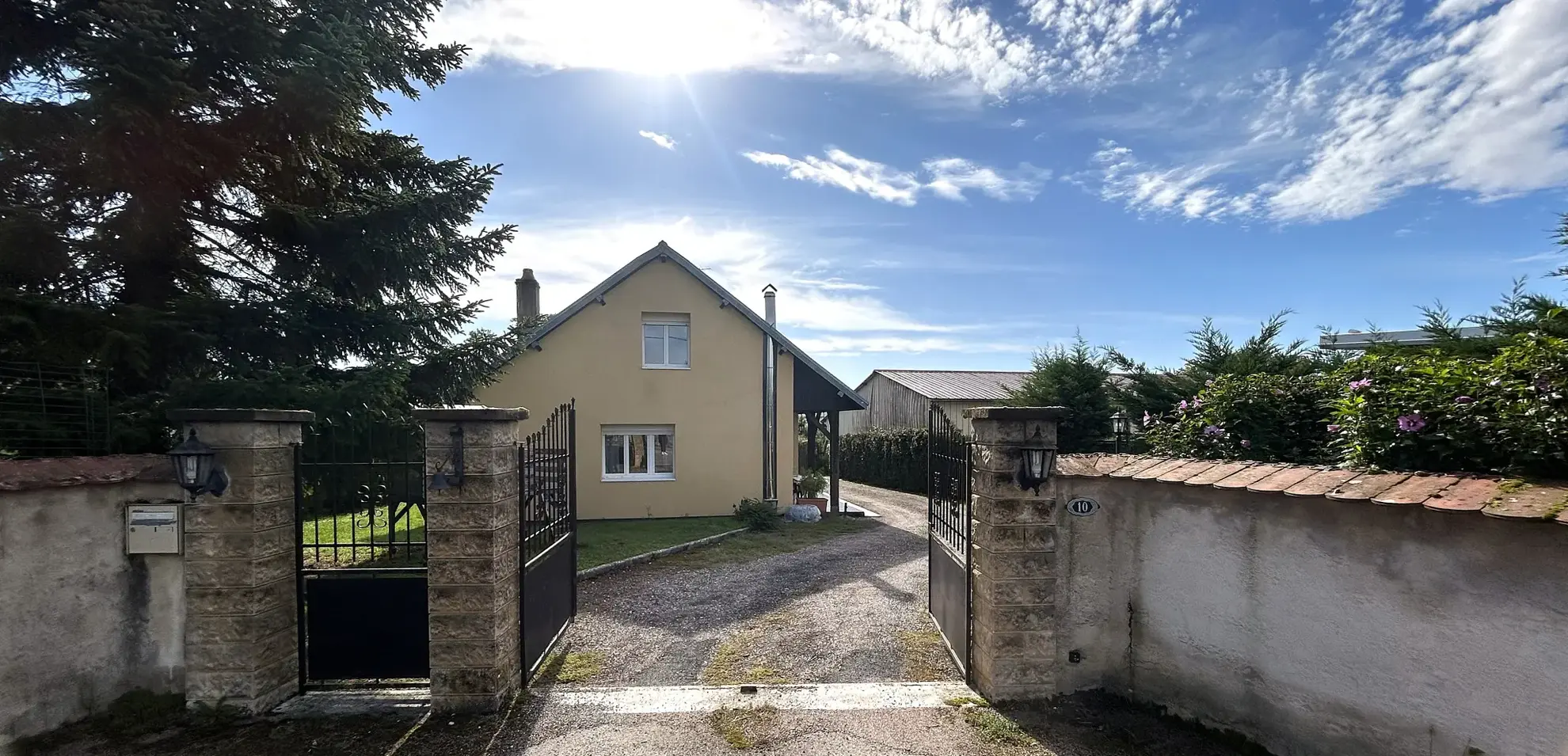Belle maison de 130m² avec piscine et grand jardin à Bard-les-Pesmes 