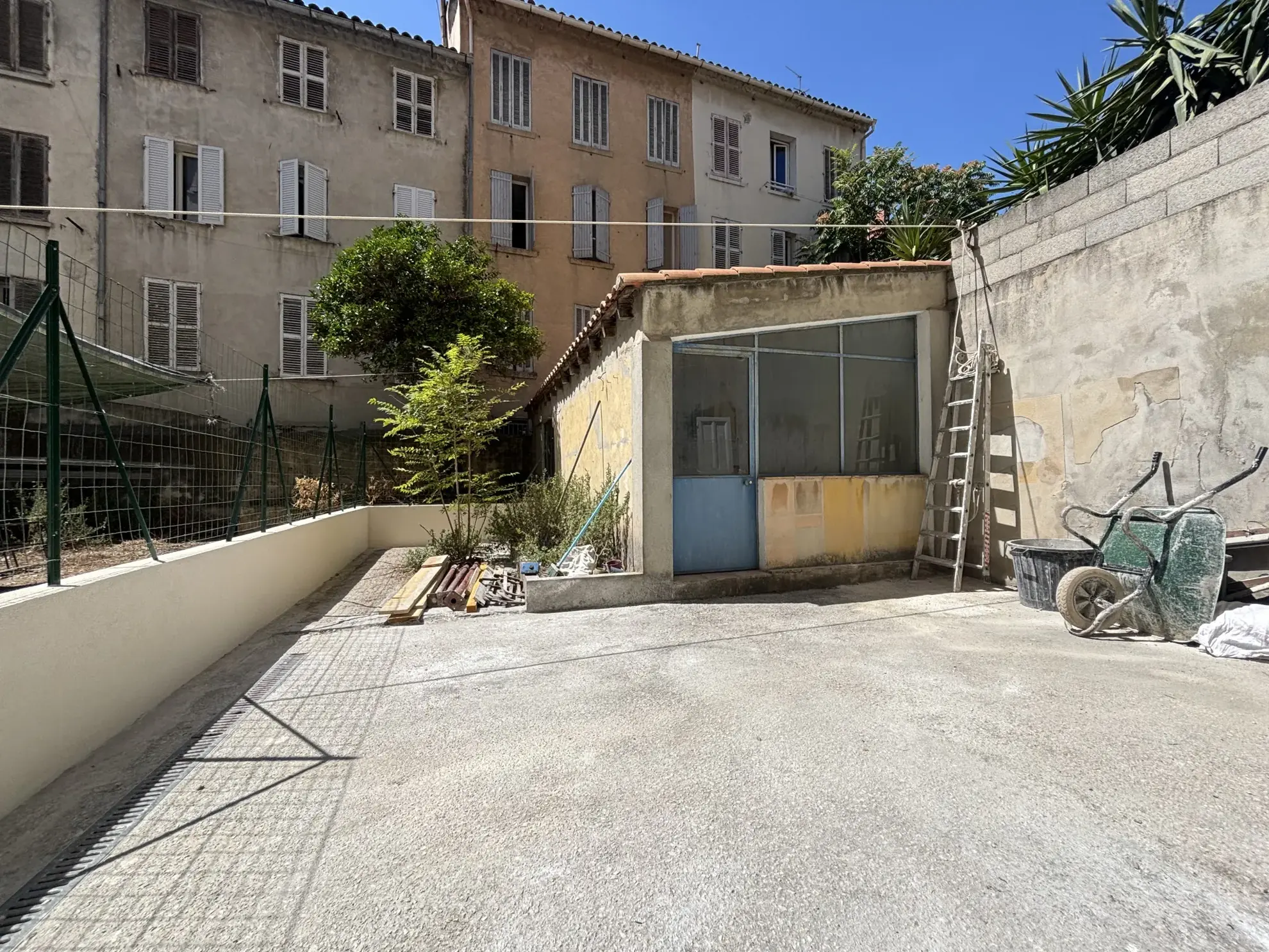 Appartement à rénover de 58 m² avec jardin à Toulon Ouest 