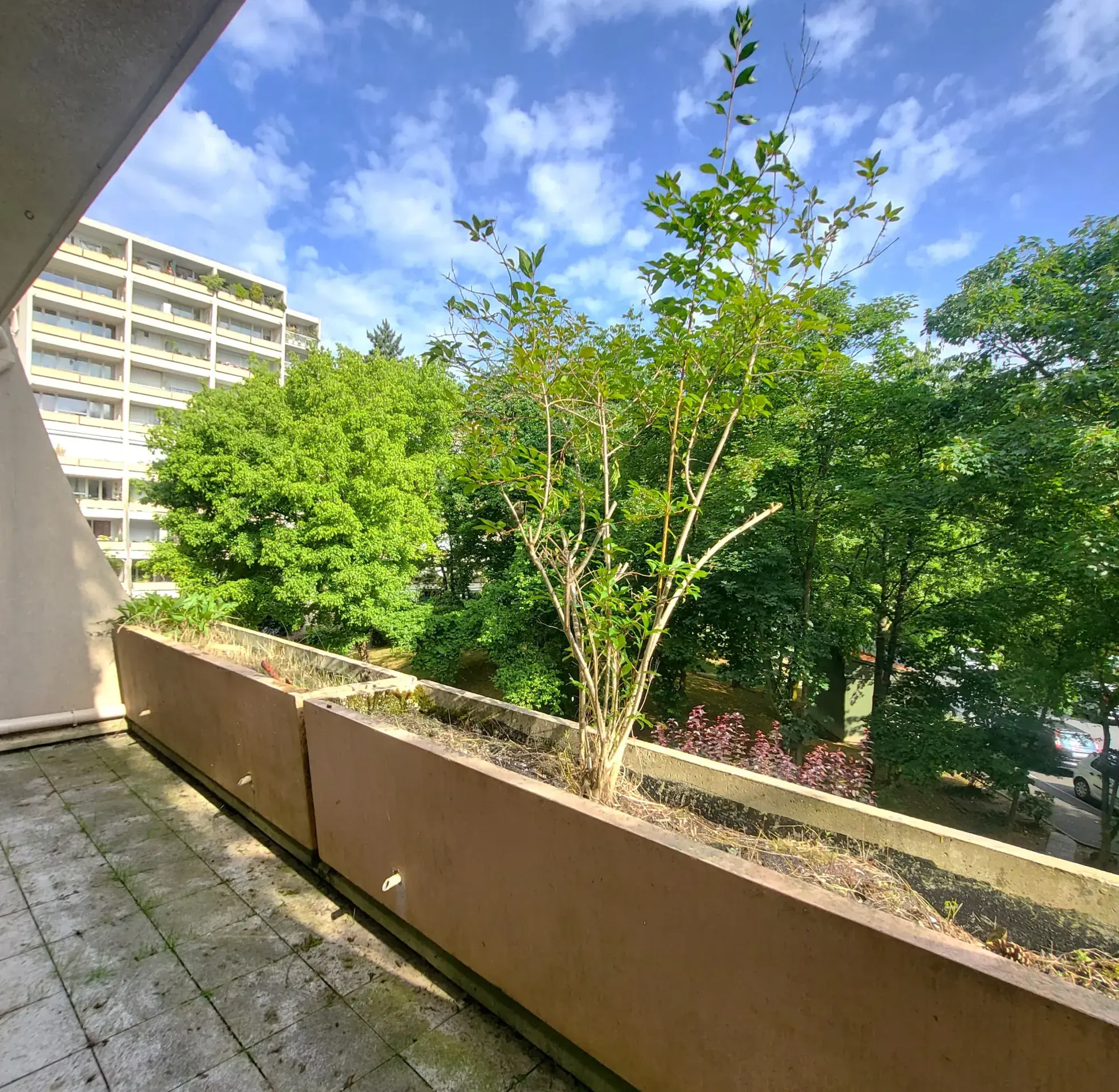 appartement familial moderne avec terrasse et parking à Épinay-sur-Seine 