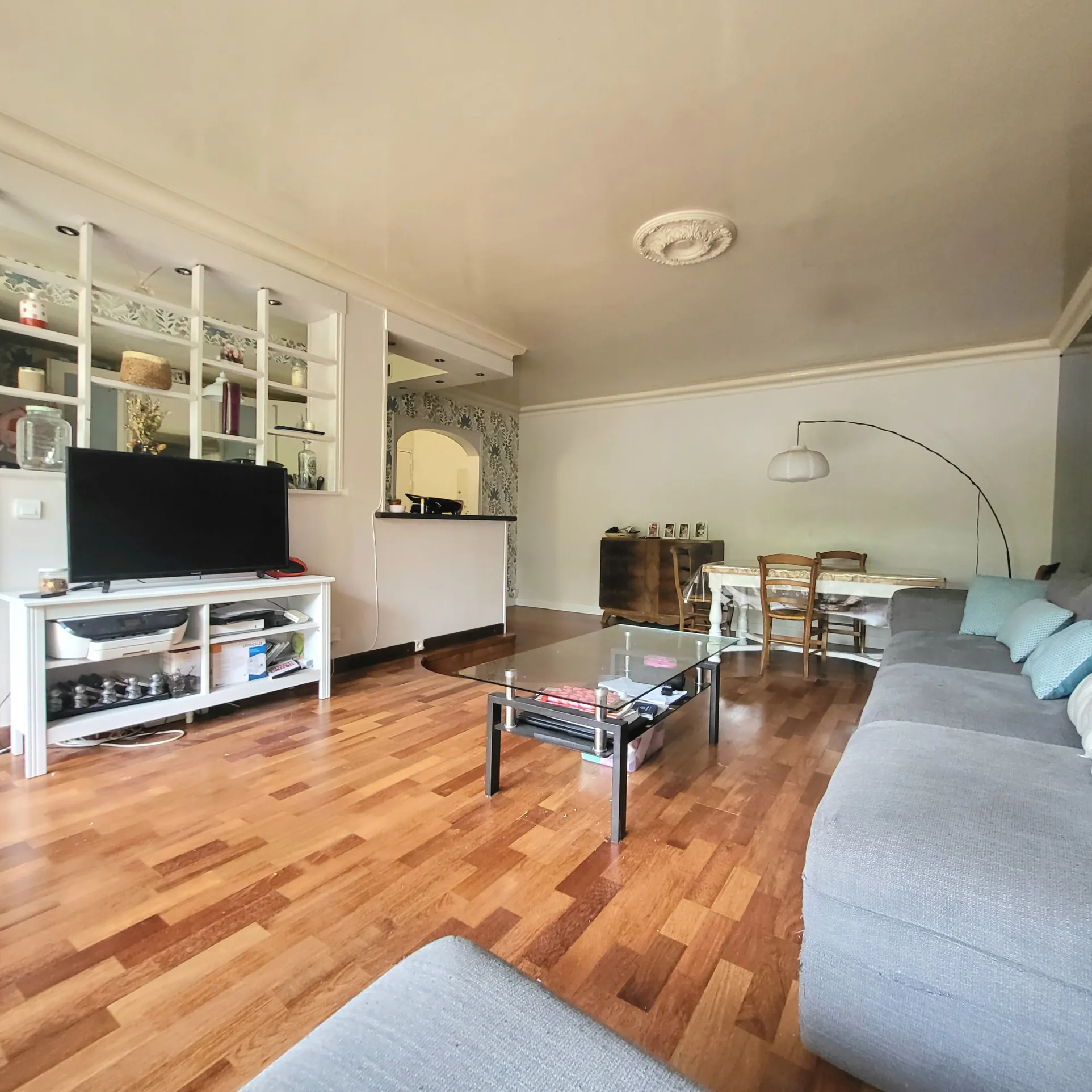 appartement familial moderne avec terrasse et parking à Épinay-sur-Seine 