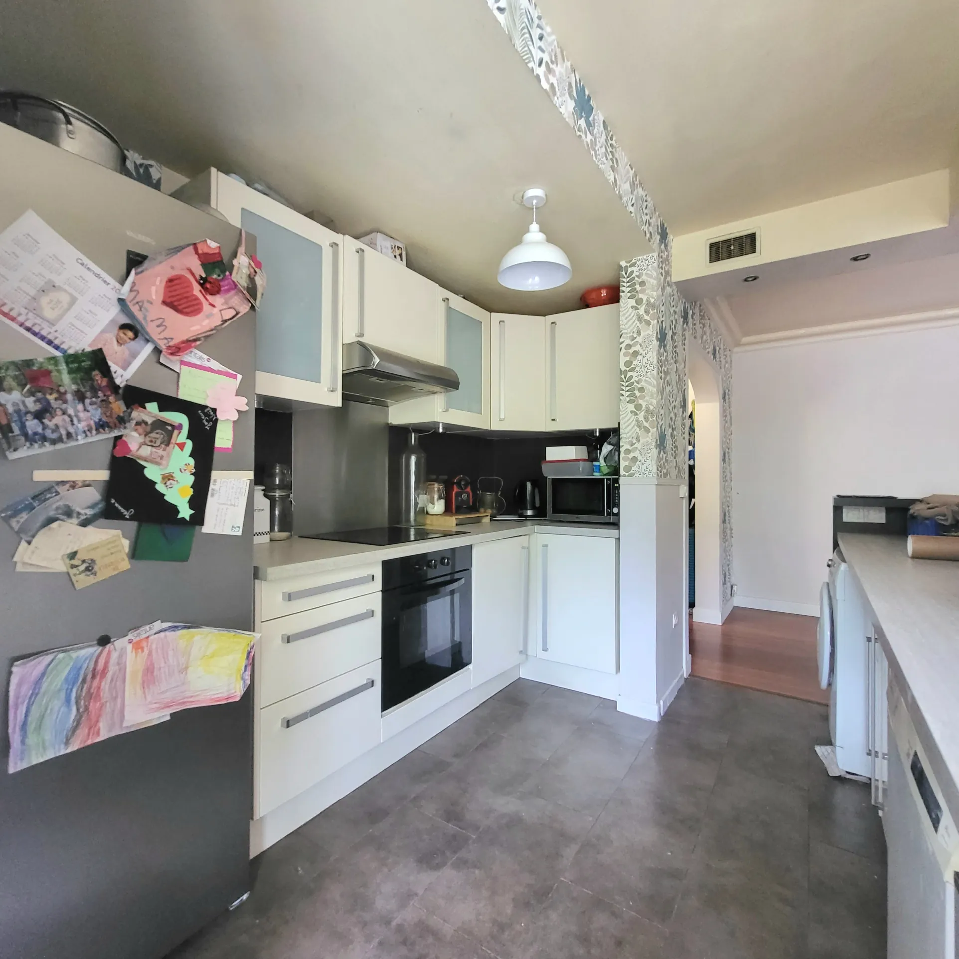 appartement familial moderne avec terrasse et parking à Épinay-sur-Seine 