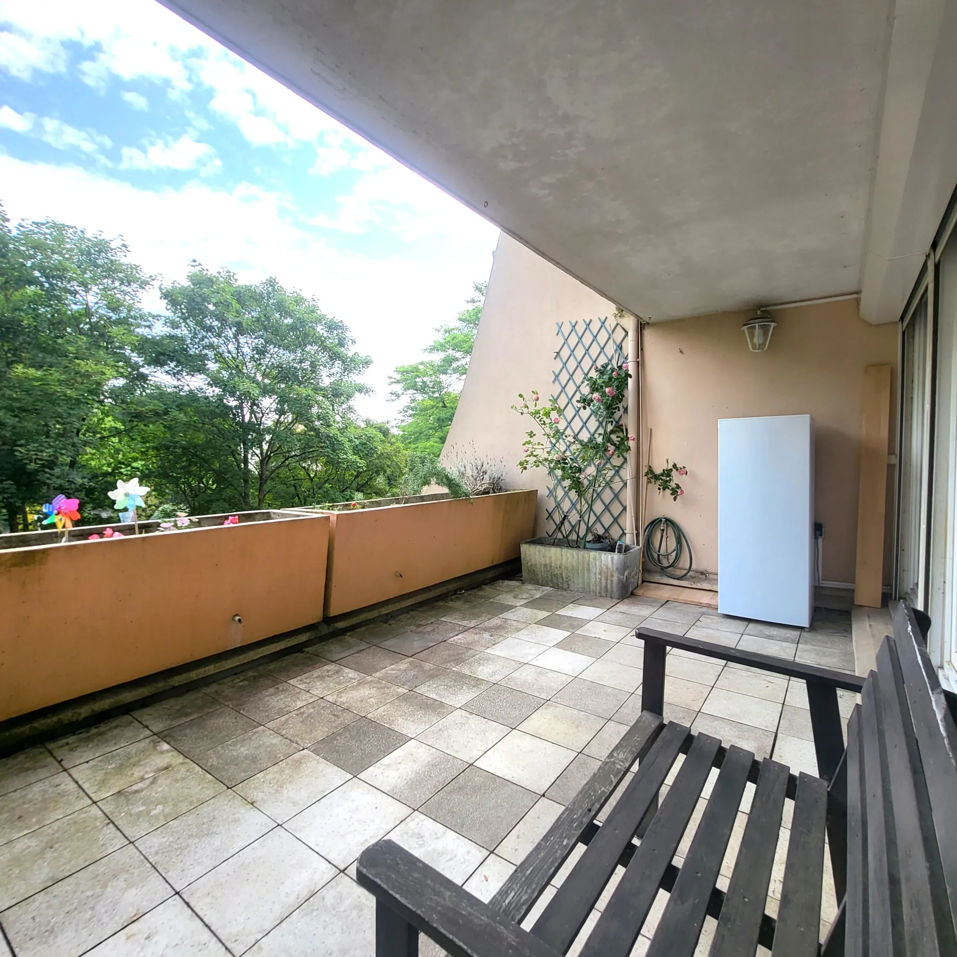 appartement familial moderne avec terrasse et parking à Épinay-sur-Seine 