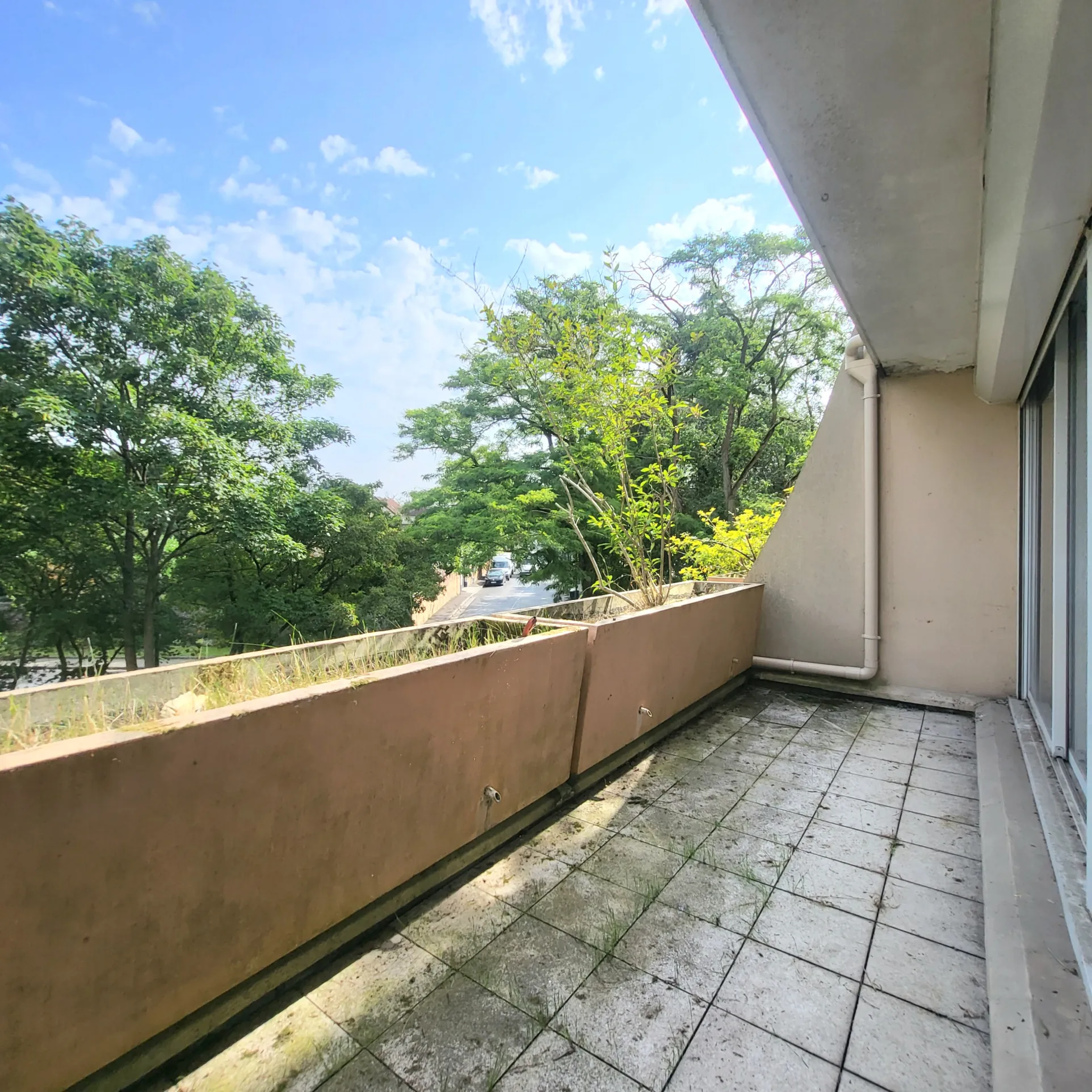 appartement familial moderne avec terrasse et parking à Épinay-sur-Seine 